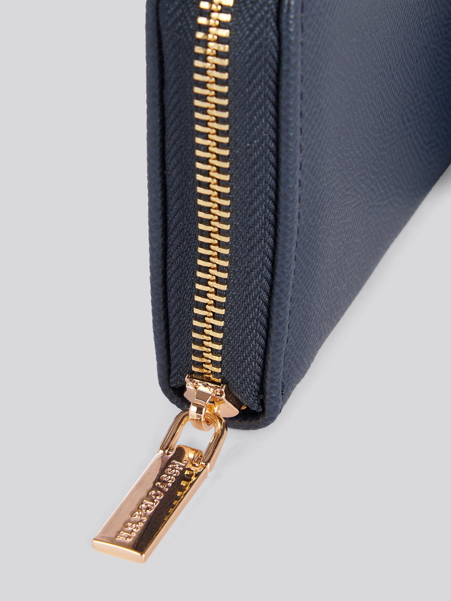 Womens Jones Large Zip Around Wallet in Navy