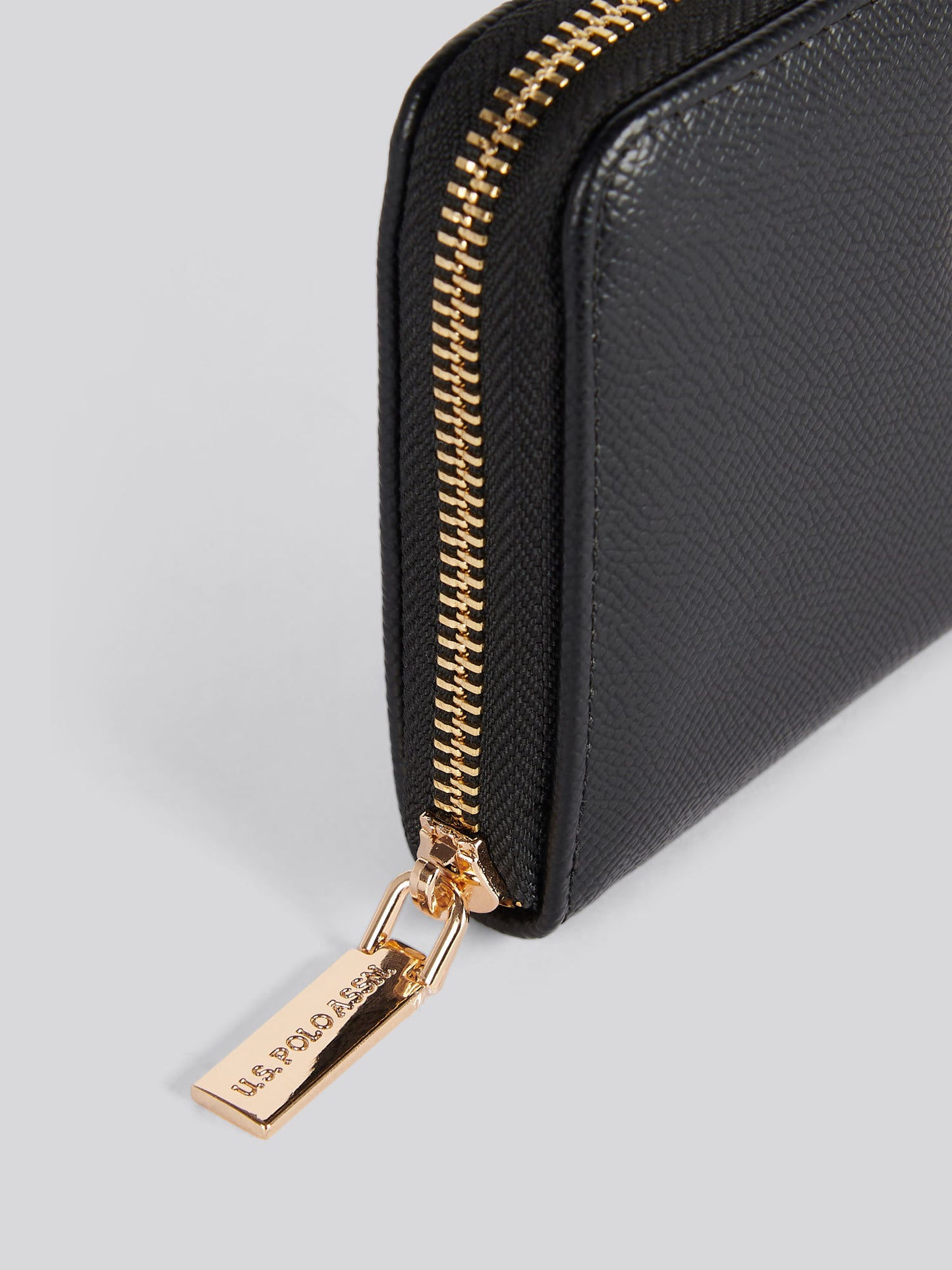 Womens Jones Medium Zip Wallet in Black