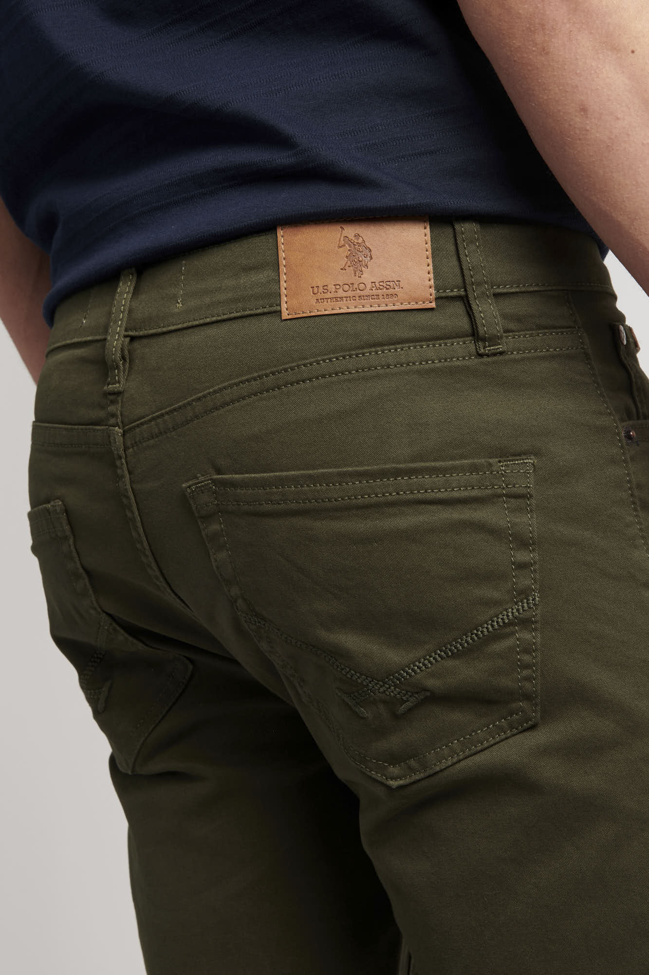 Mens Woven Trousers in Army Green