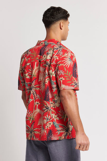 Mens Palm Leaf Seersucker Revere Short Sleeve Shirt in Haute Red