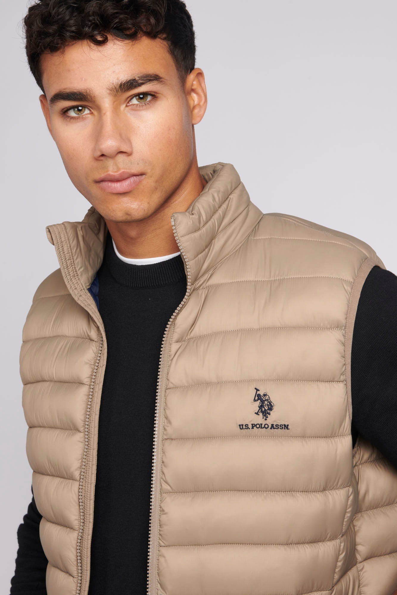 Mens Lightweight Quilted Gilet in Greige / Navy Blazer