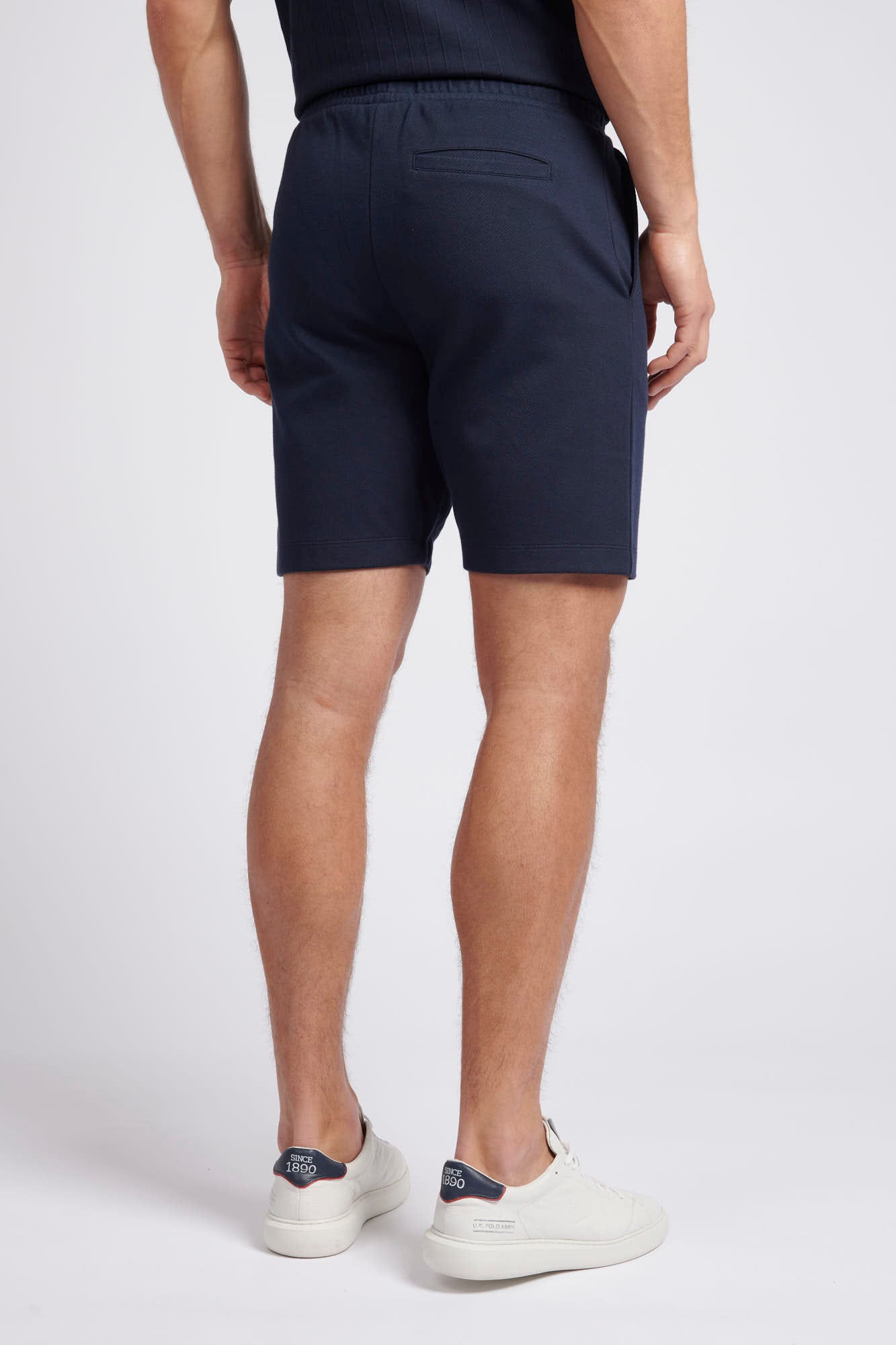 Mens Classic Fit Pin Tuck Shorts in Dark Sapphire Navy