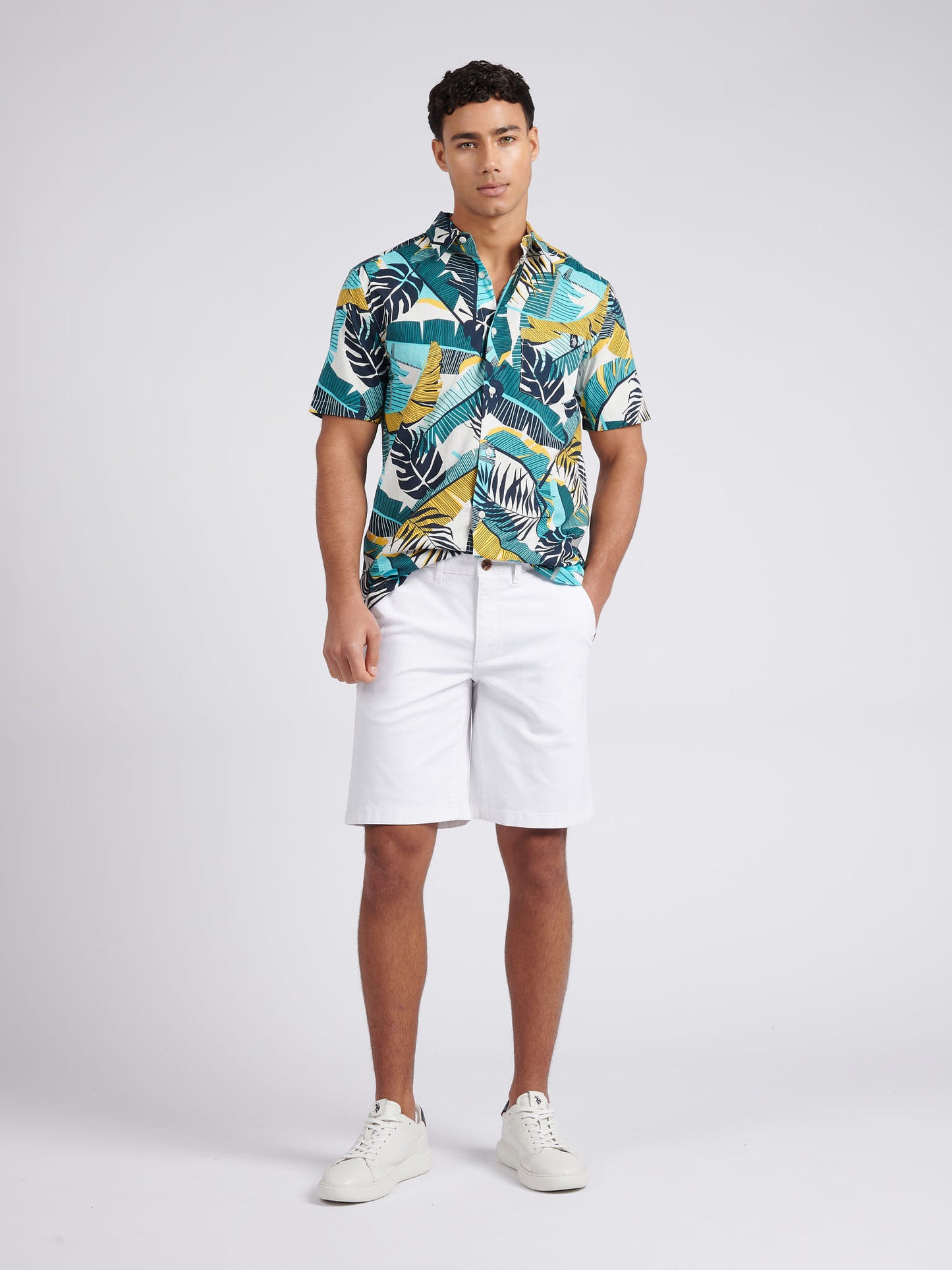 Mens Classic Chinos Shorts in Bright White