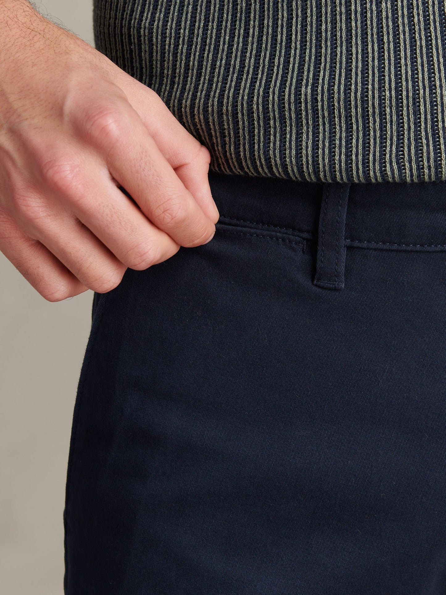 Mens Classic Chinos Shorts in Dark Sapphire Navy / Haute Red DHM