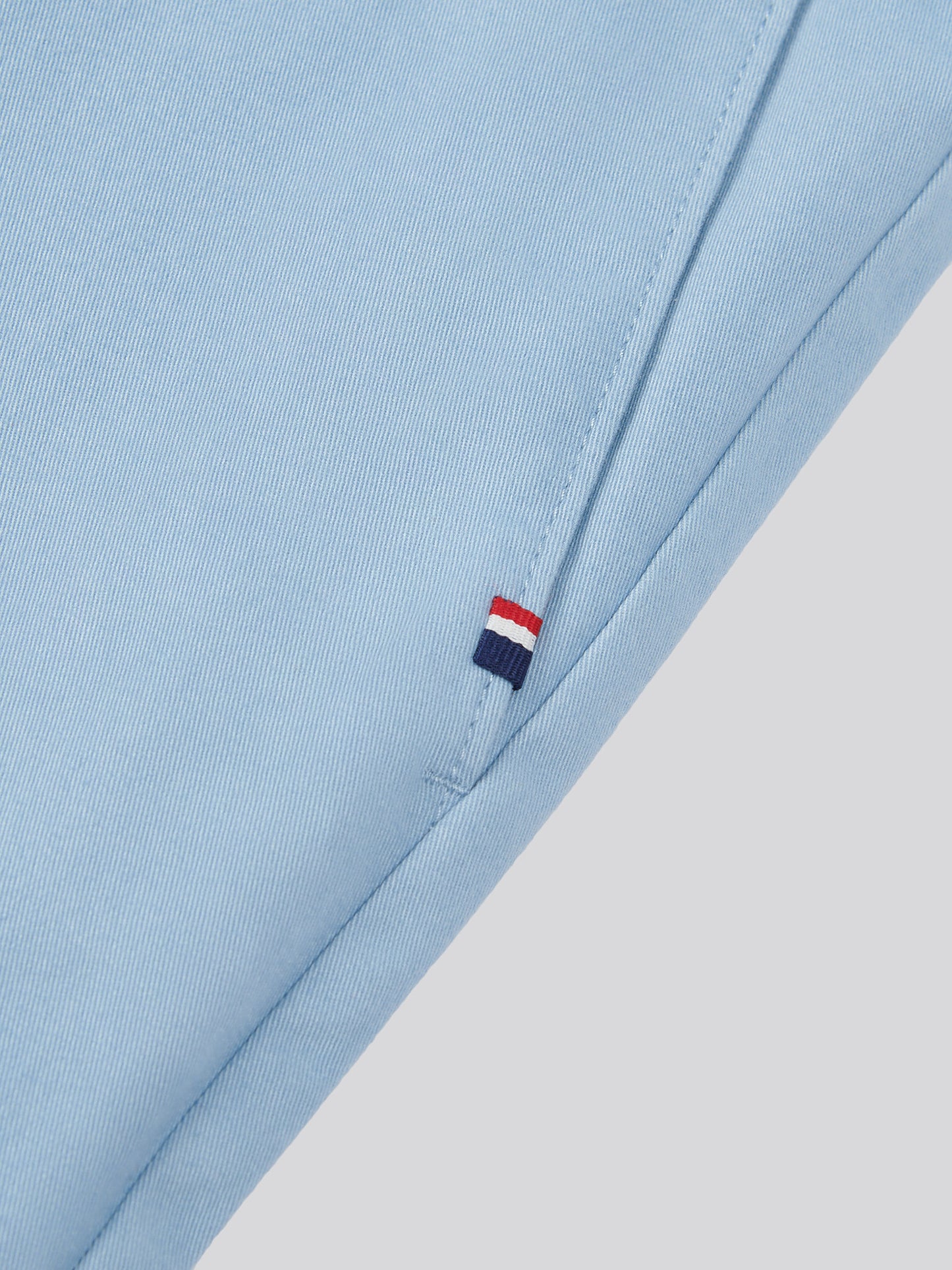 Mens Classic Chinos Shorts in Allure