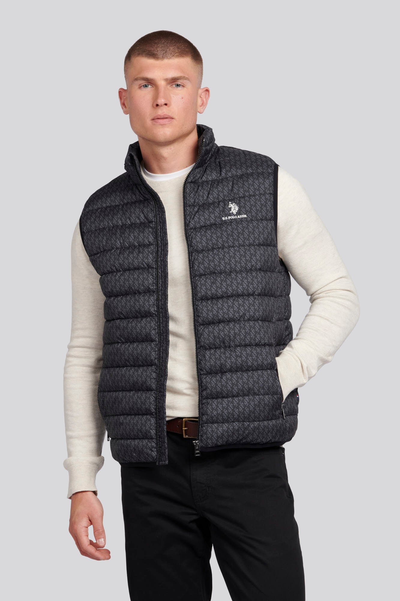 U.S. Polo Assn. Mens Monogram Quilted Gilet in Black Bright White DHM