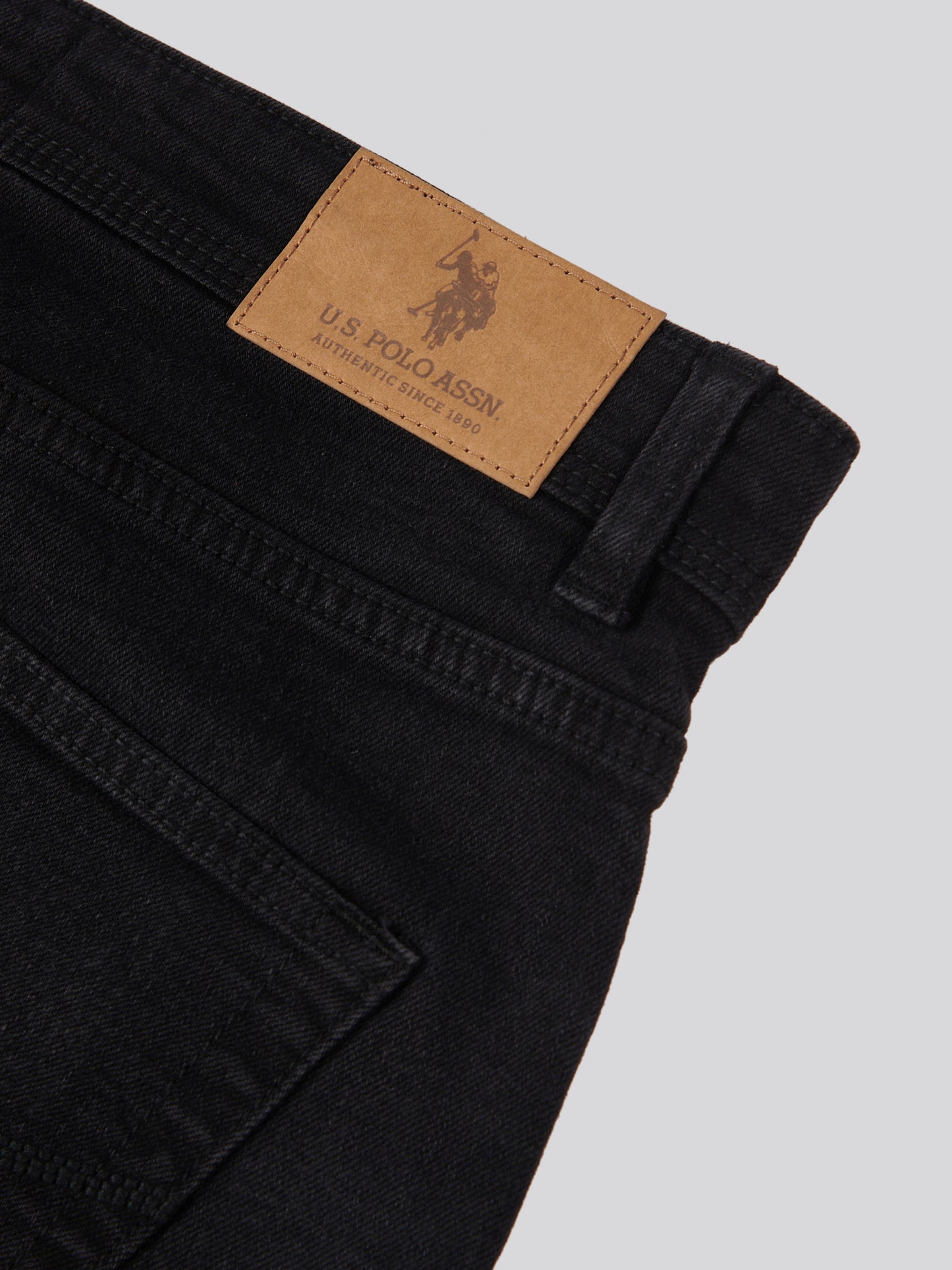 Mens Classic Fit Jean in Black Wash