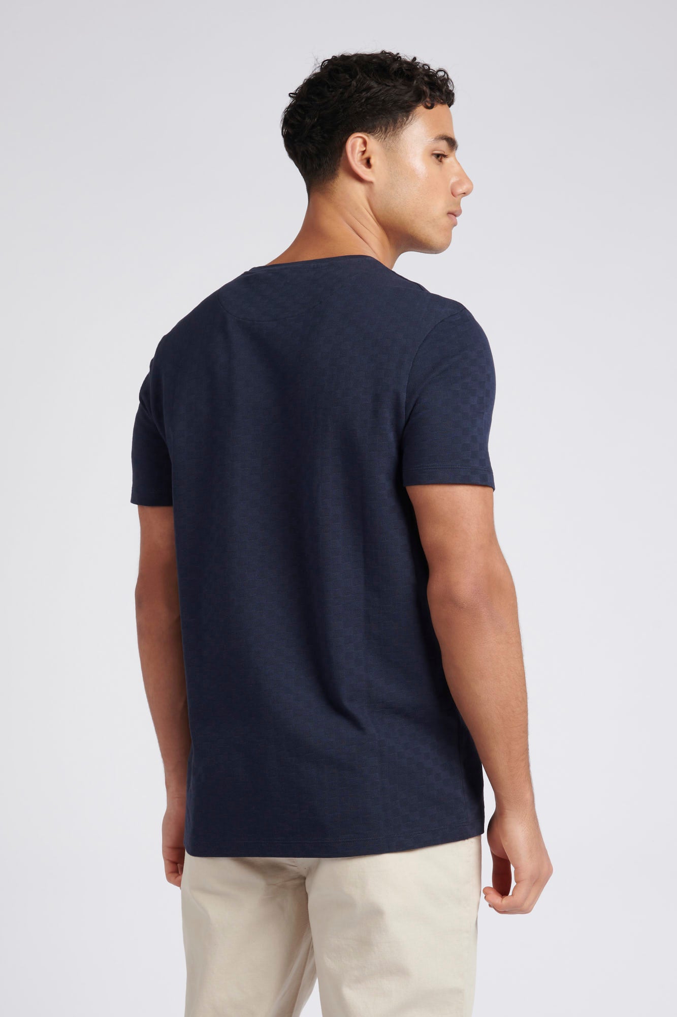 Mens Classic Fit Check Texture T-Shirt in Dark Sapphire Navy / Haute Red DHM