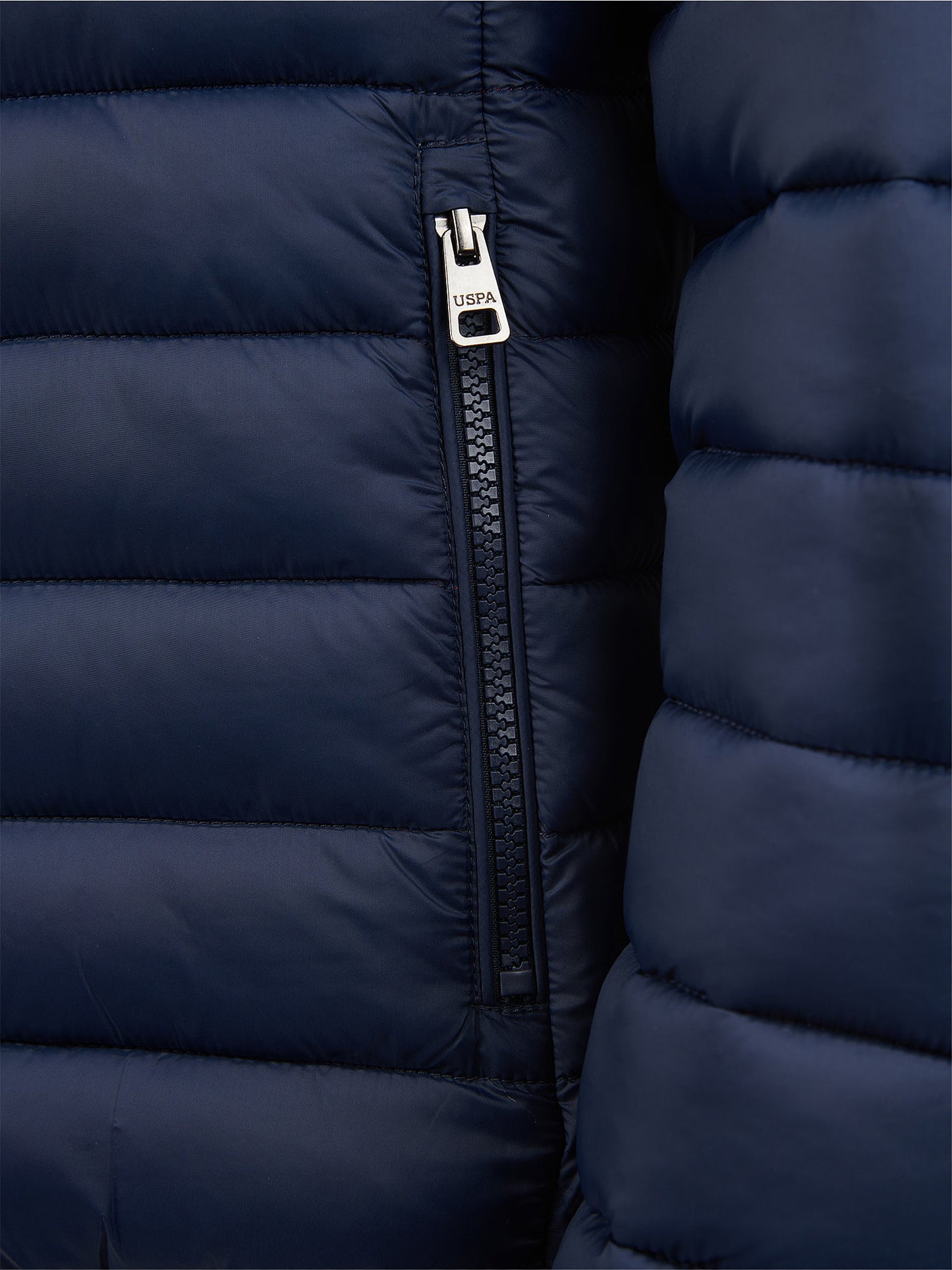 Mens Lightweight Bound Quilted Jacket in Dark Sapphire Navy / Haute Red DHM