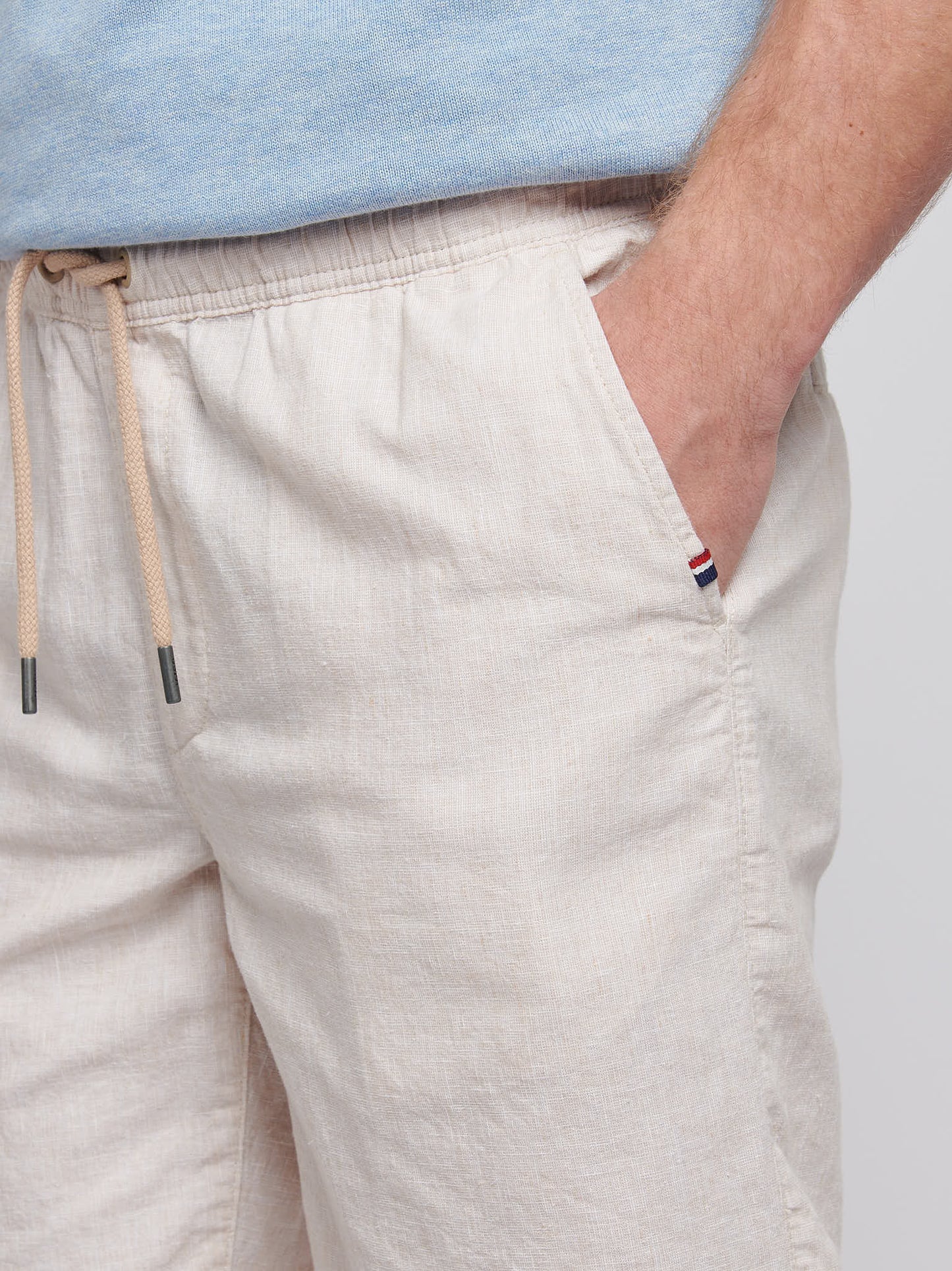 Mens Linen Blend Drawstring Short in Doeskin