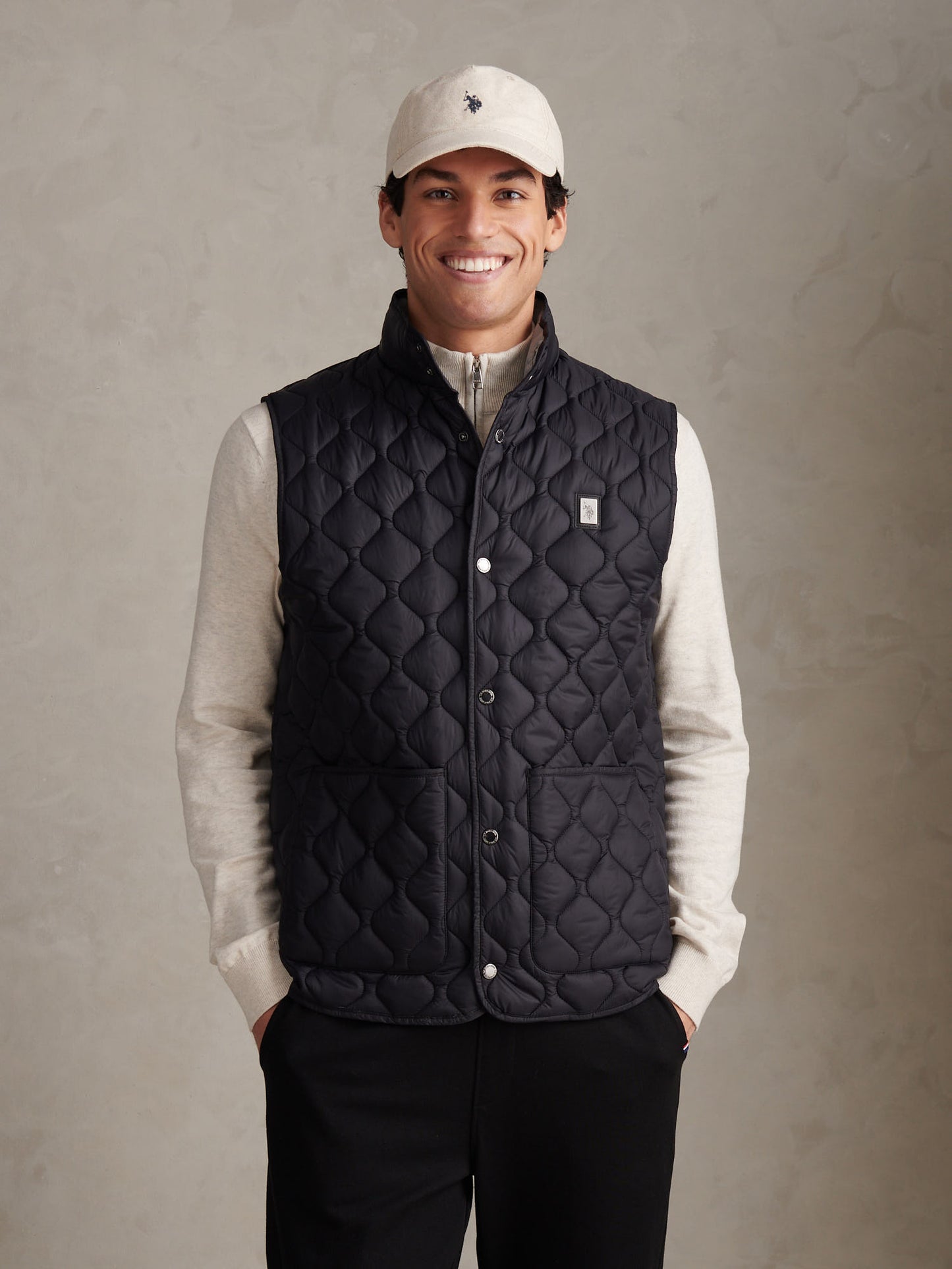 Mens Onion Quilt Lightweight Gilet in Black