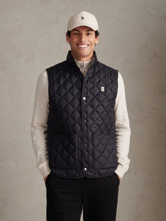 Mens Onion Quilt Lightweight Gilet in Black