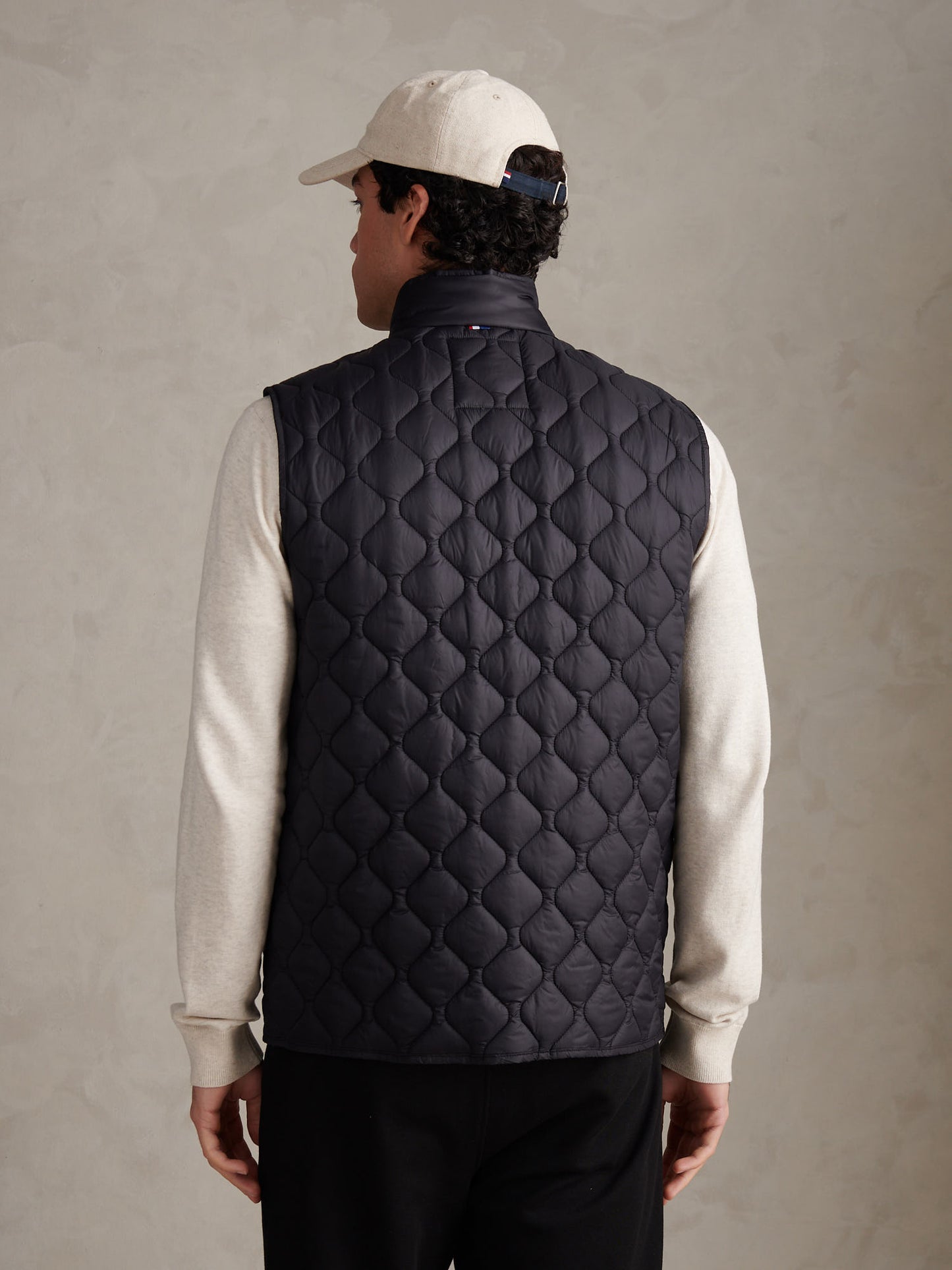 Mens Onion Quilt Lightweight Gilet in Black
