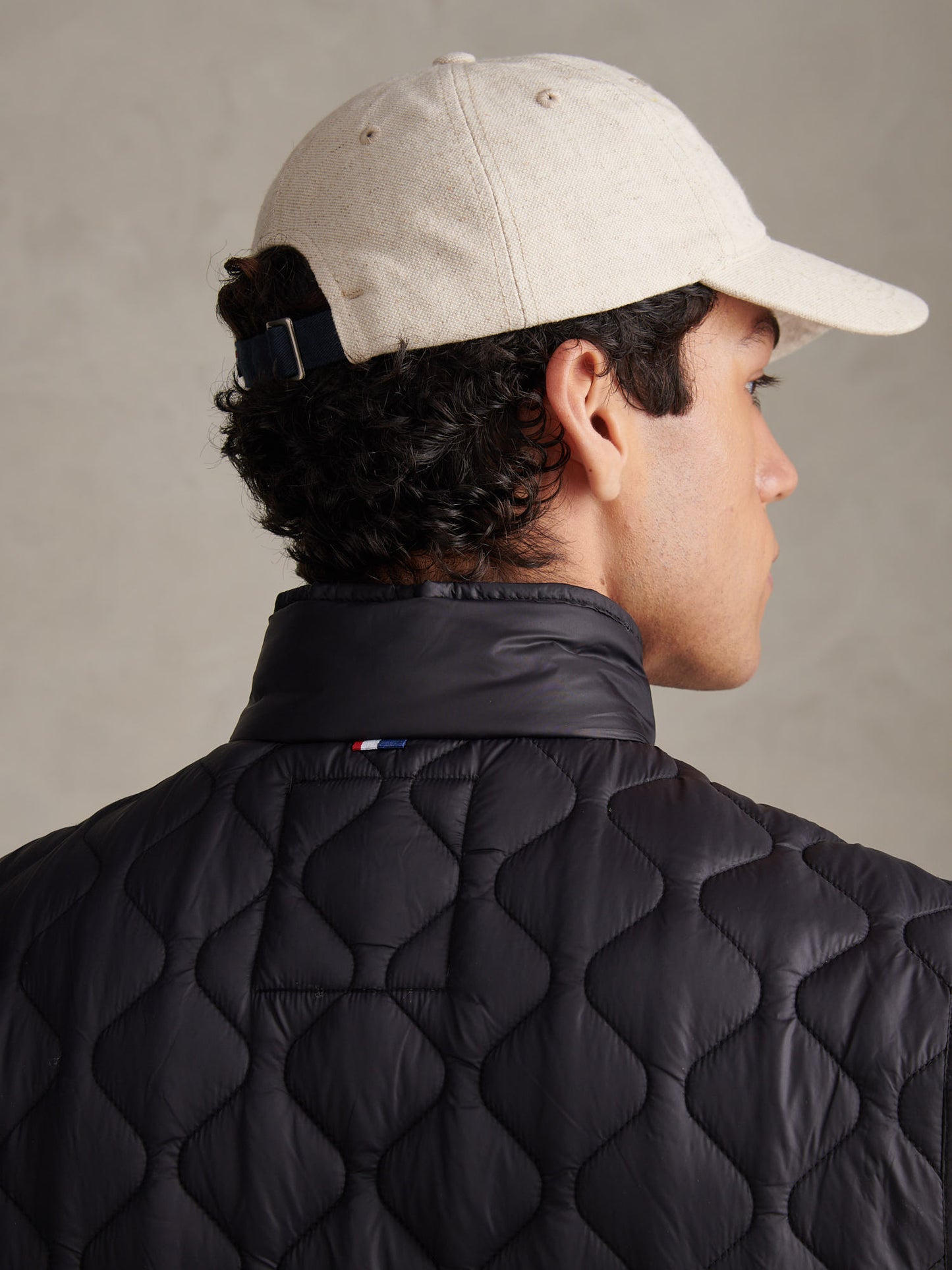 Mens Onion Quilt Lightweight Gilet in Black