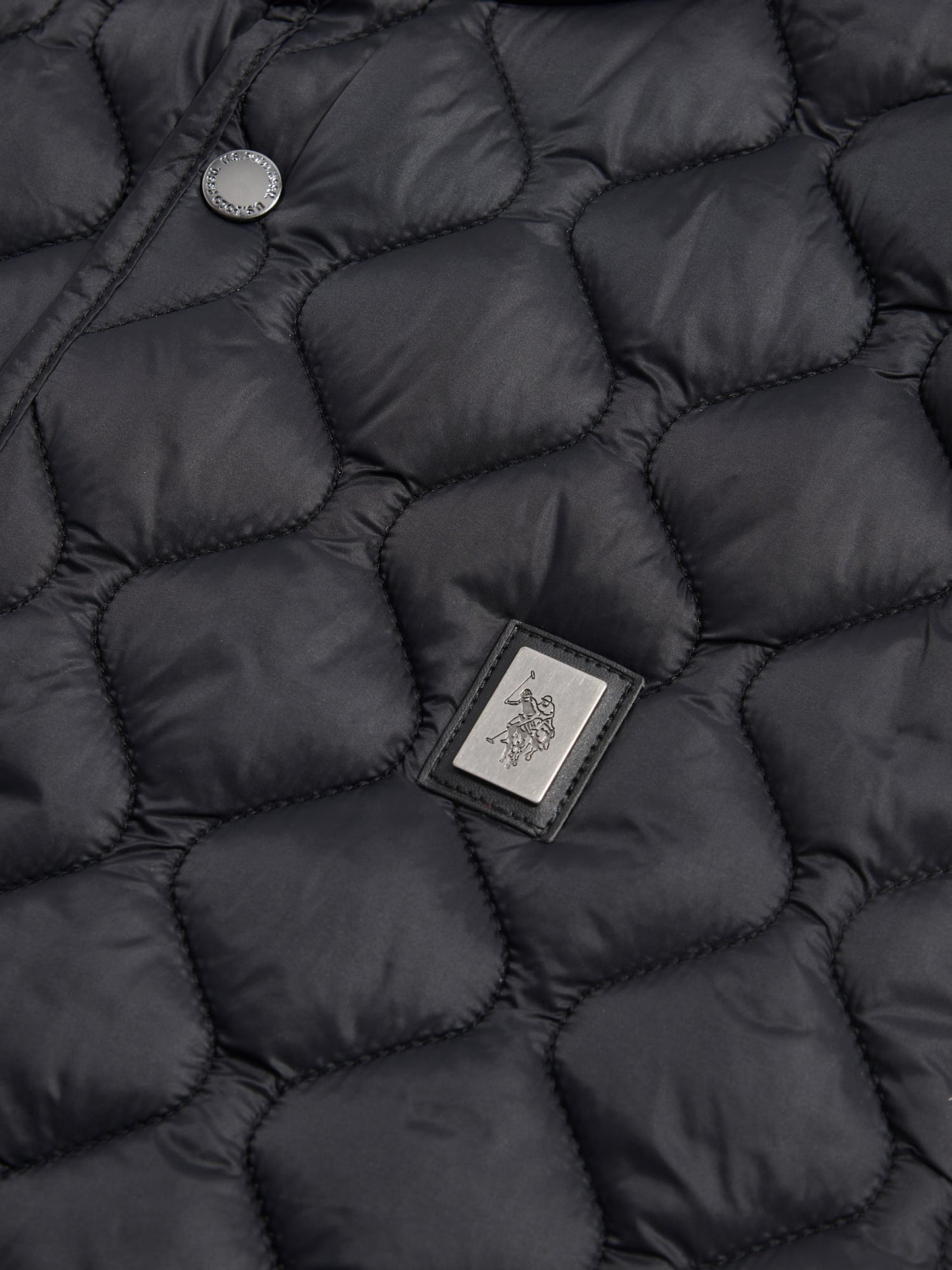 Mens Onion Quilt Lightweight Gilet in Black