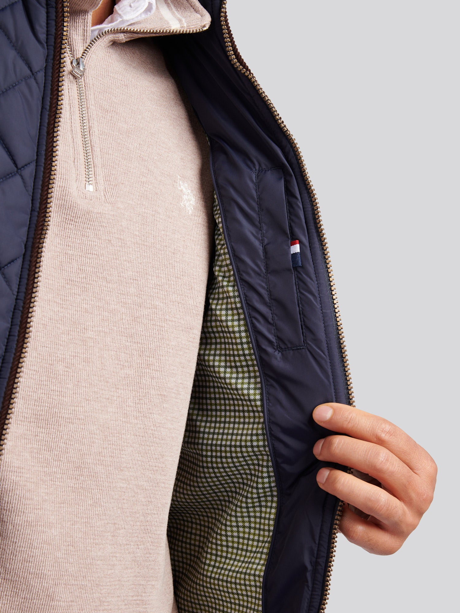 Men's Quilted Country Gilet in Dark Sapphire Navy – diamond stitch and Double Horsemen embroidery detail