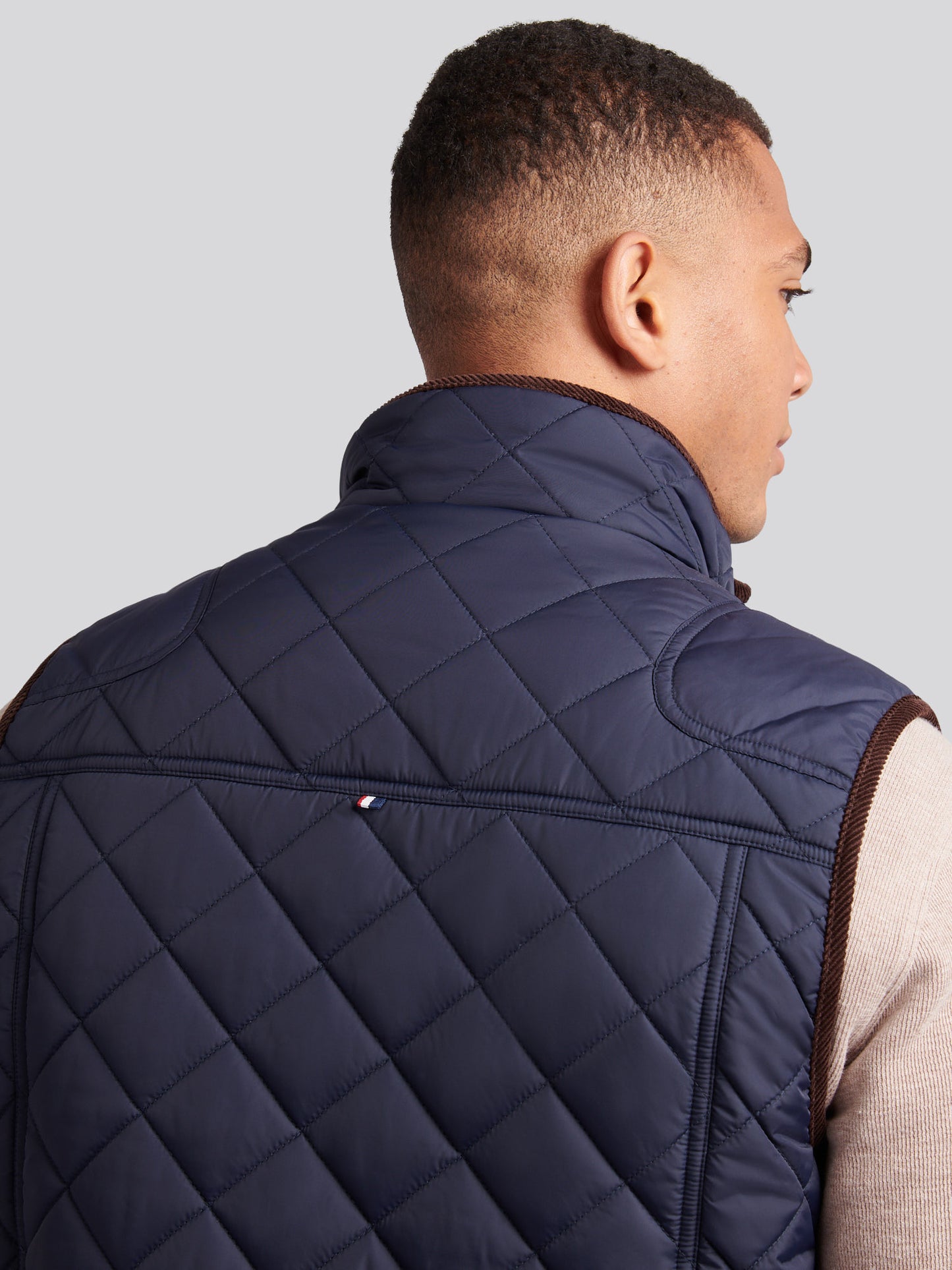 Men's Quilted Country Gilet in Dark Sapphire Navy – zip and pocket detail
