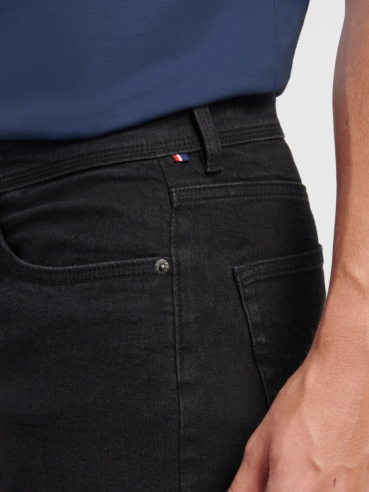 Mens Straight Fit Jean in Black Wash