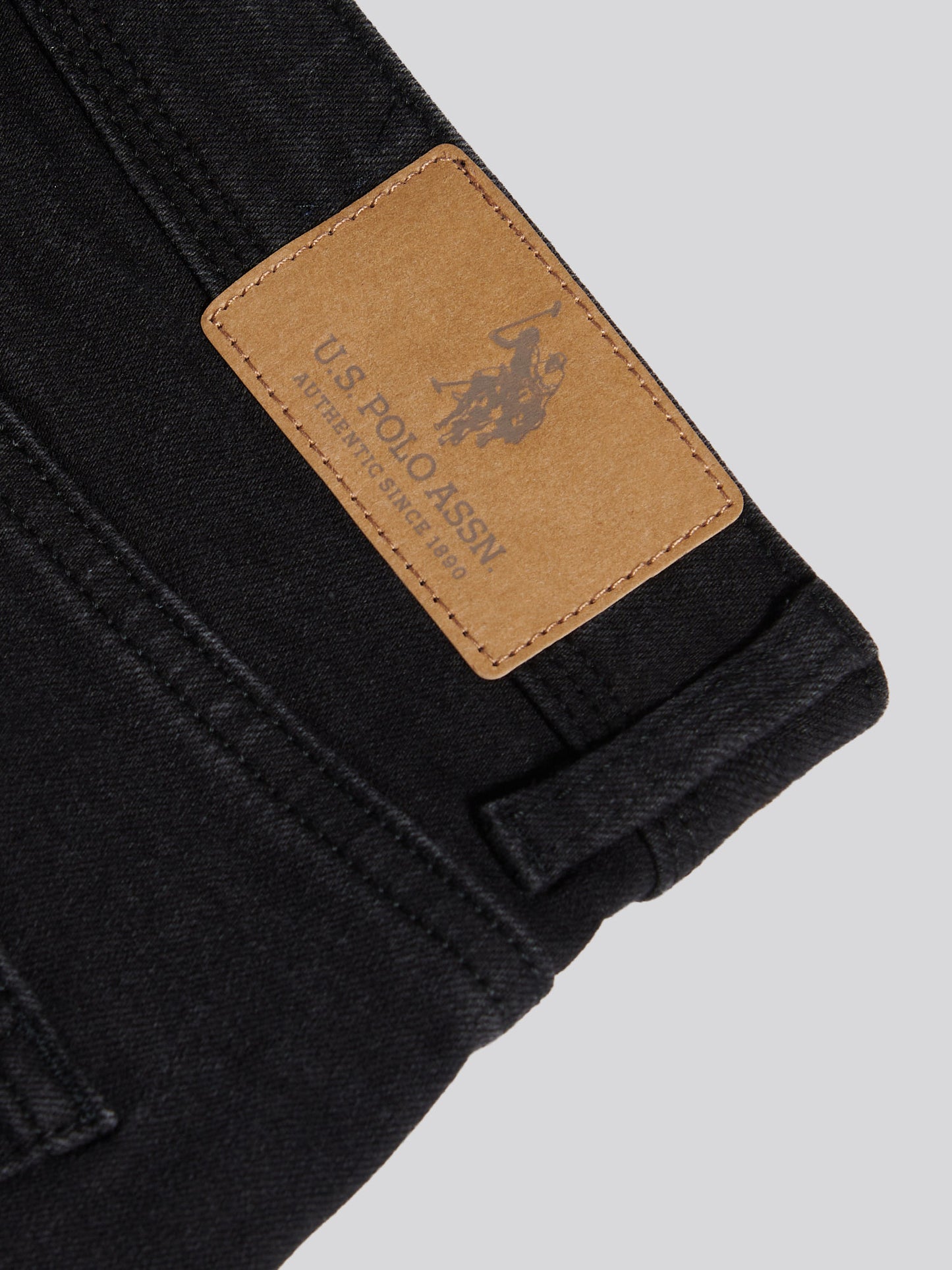 Mens Straight Fit Jean in Black Wash