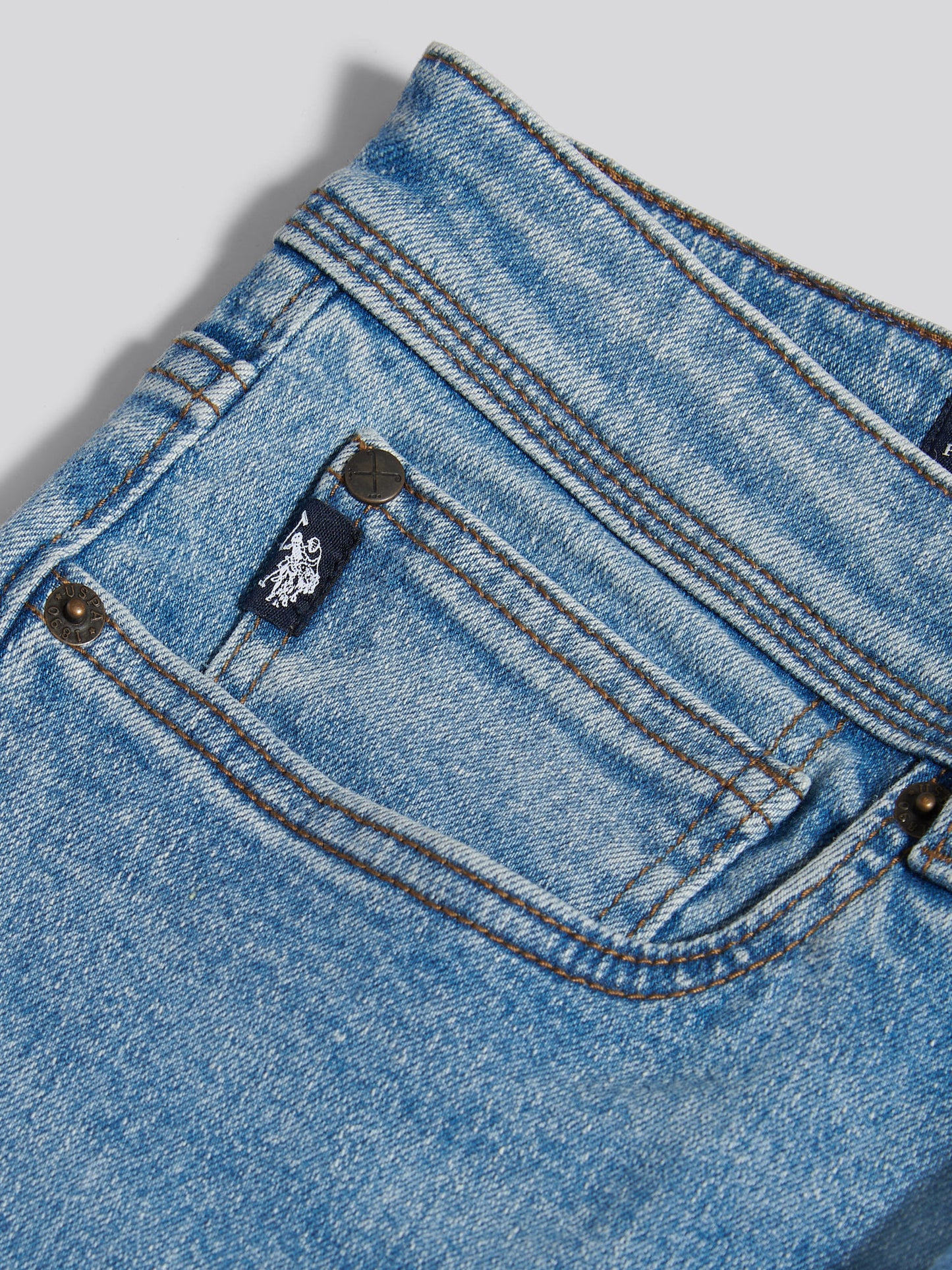 Mens Straight Fit Jean in Blue Wash