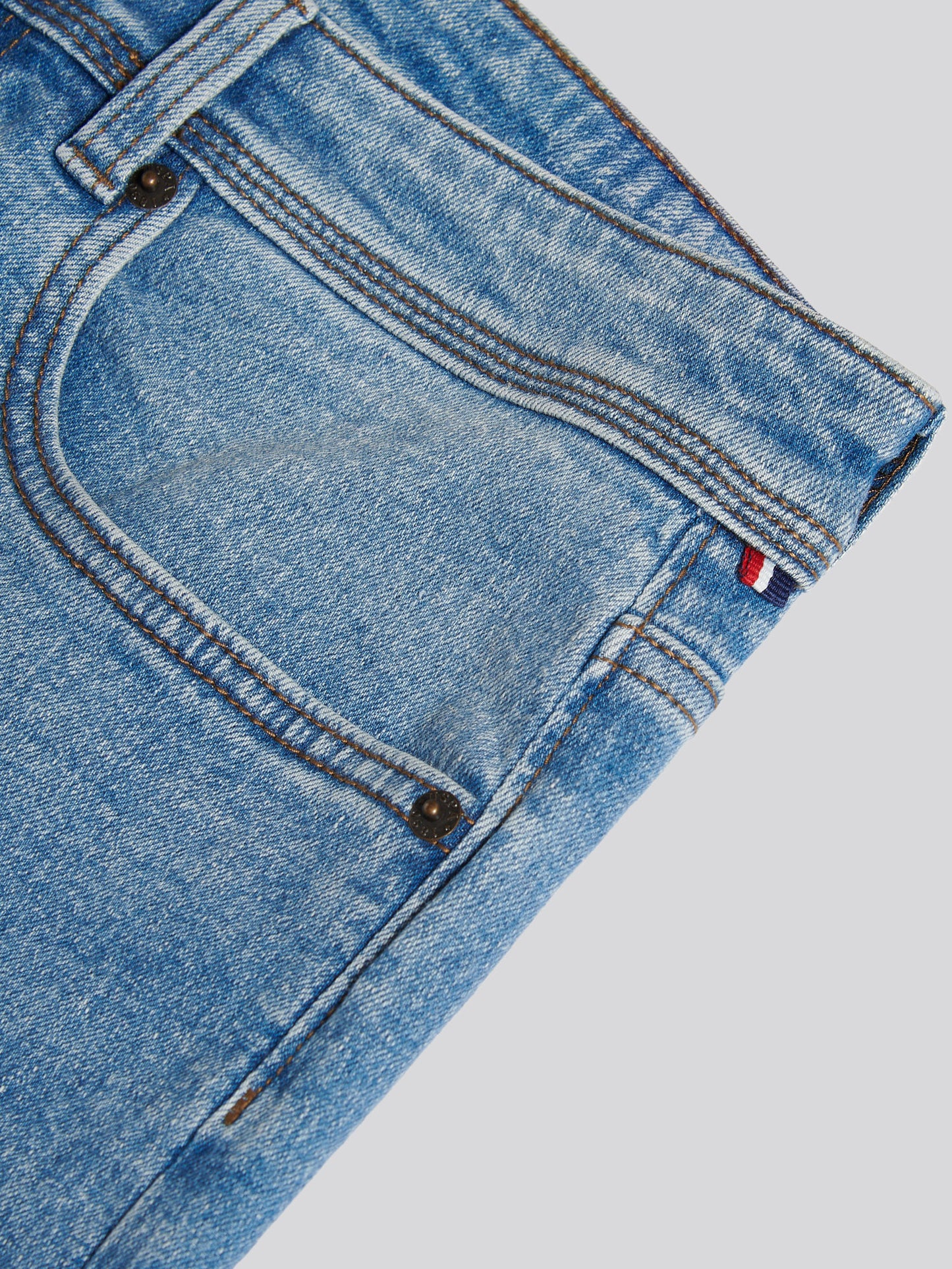Mens Straight Fit Jean in Blue Wash