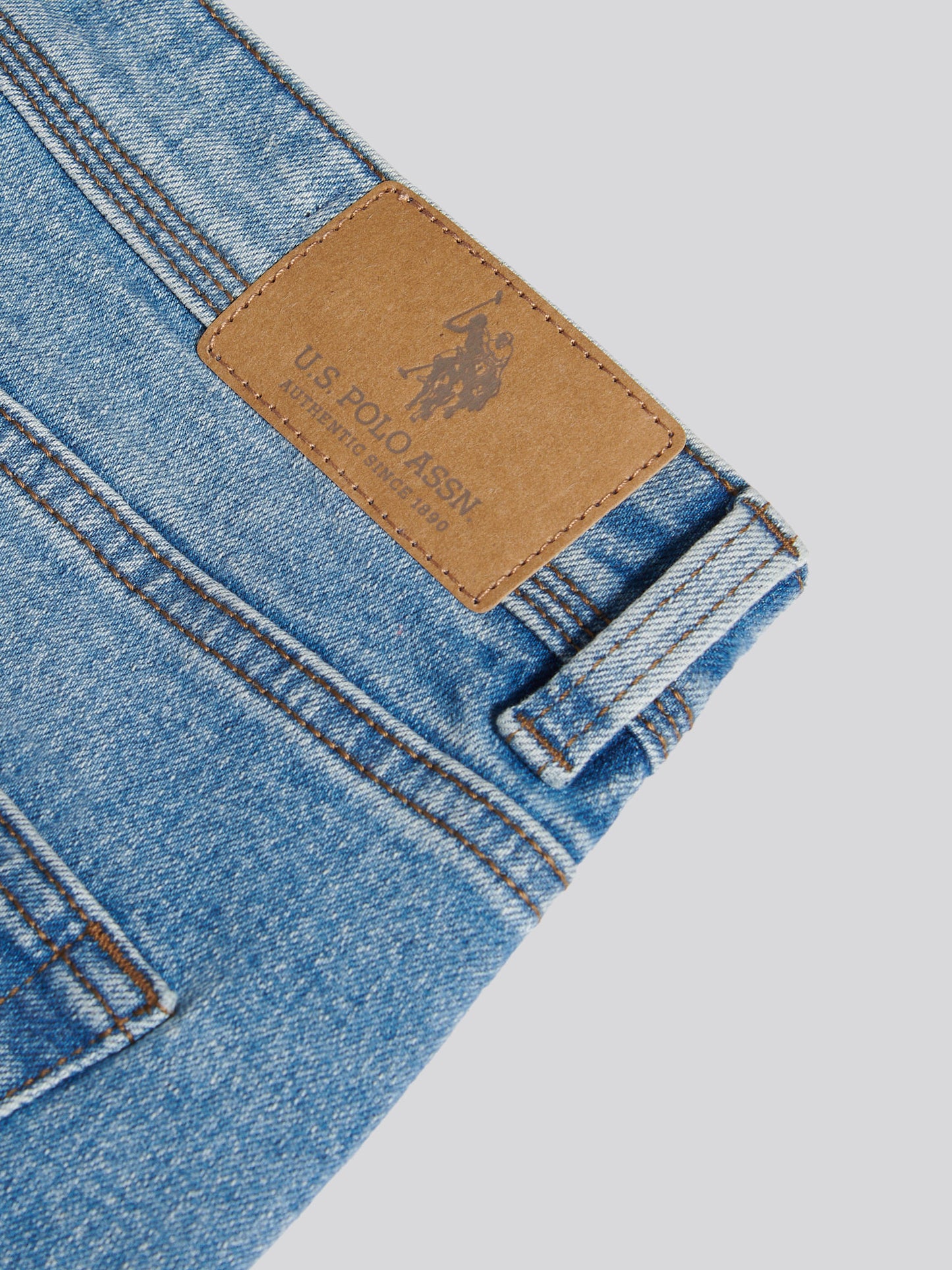 Mens Straight Fit Jean in Blue Wash
