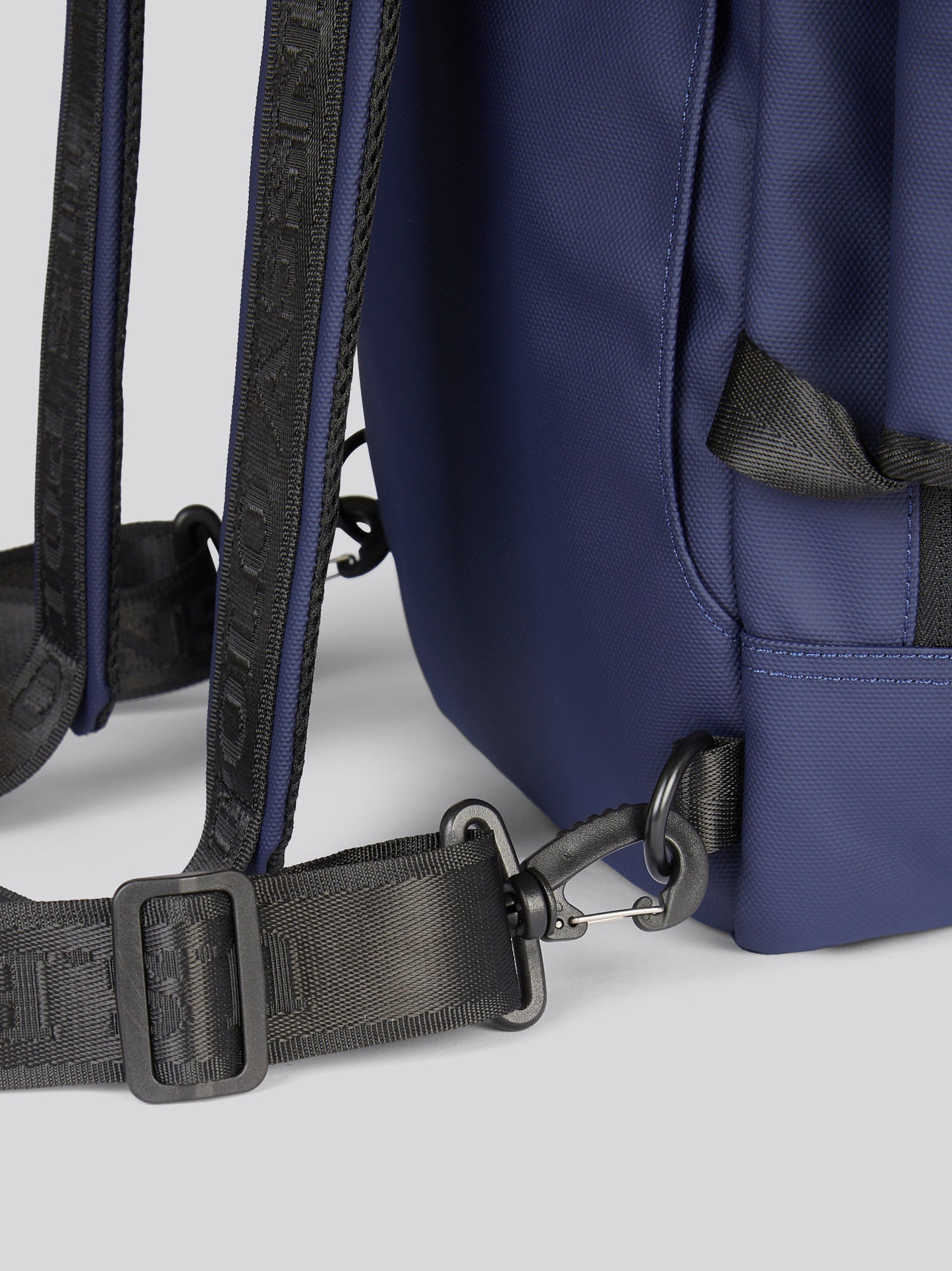 Mens Arrowhead Backpack in Navy