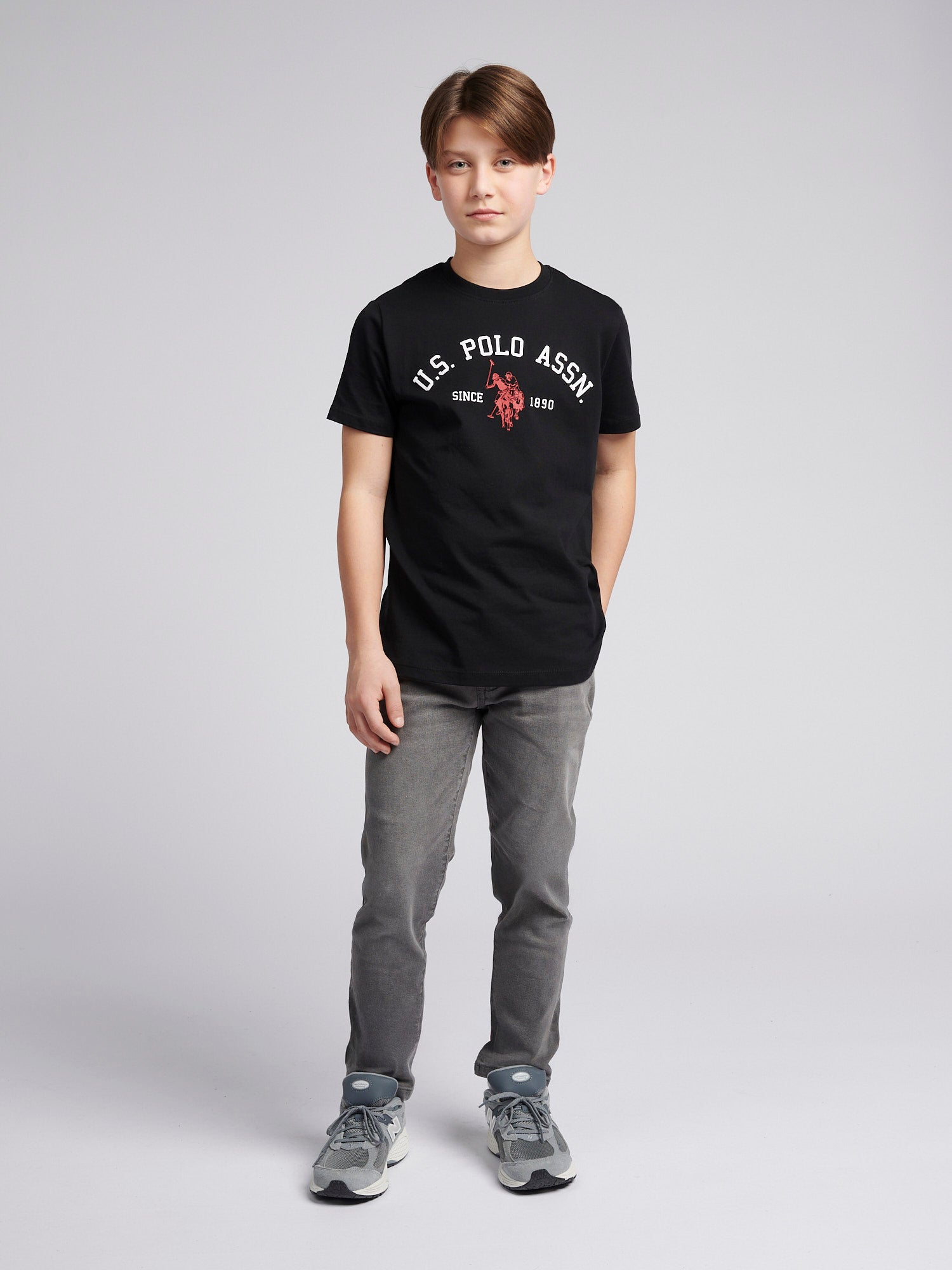 Boys Signature Arch Print T-Shirt in Black