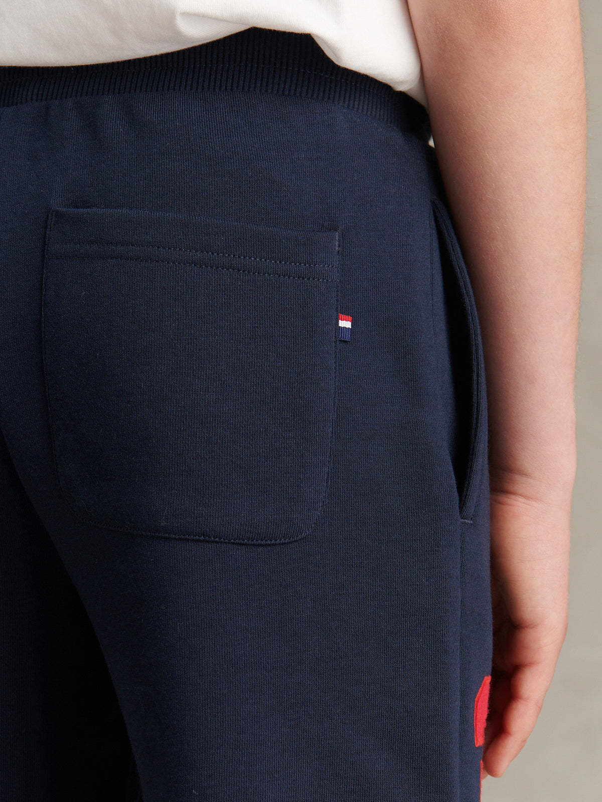 Player 3 Sweat Short Dark Sapphire Navy / Haute Red DHM