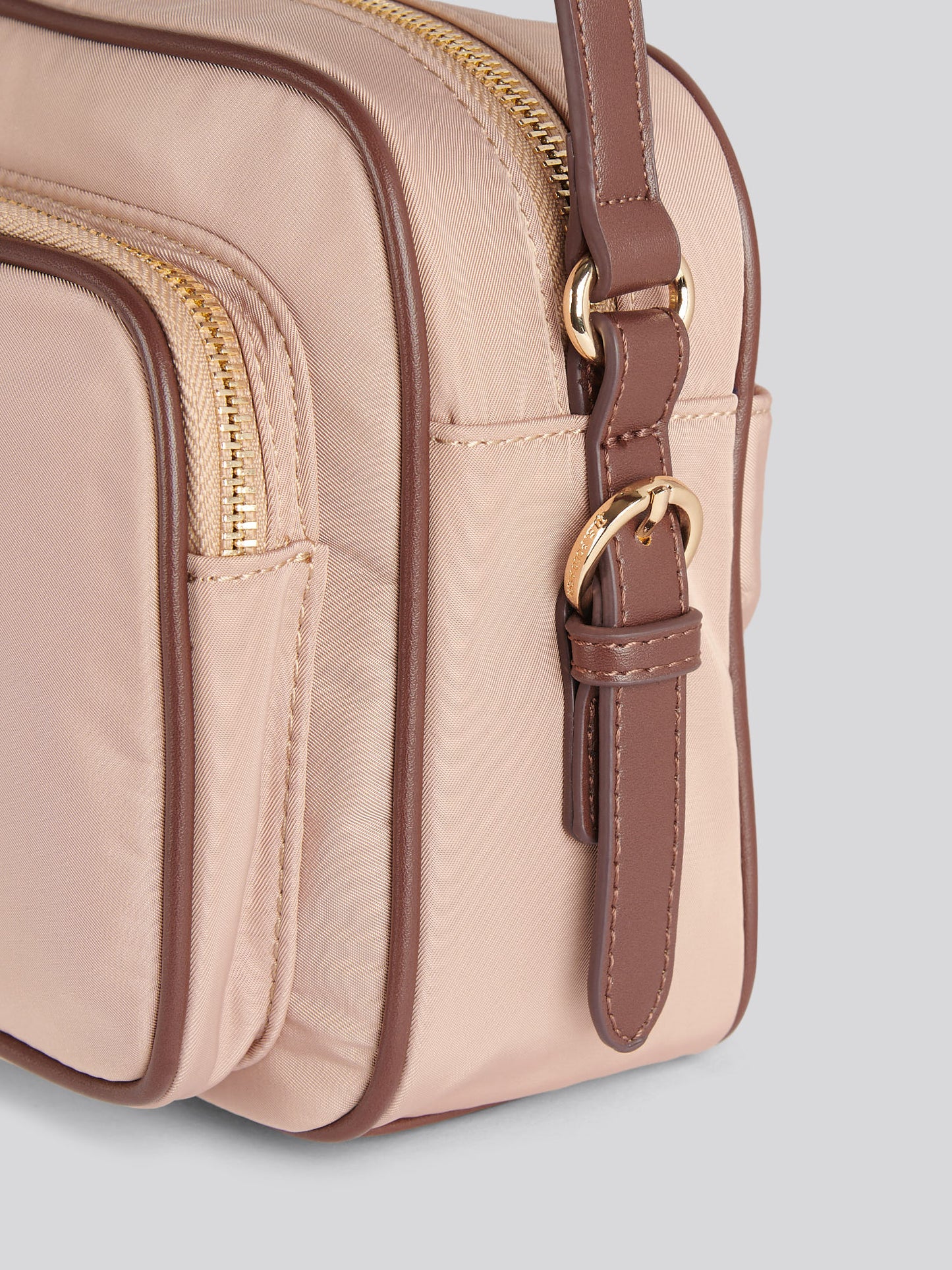 Womens Houston Crossbody Pocket Bag in Warm Taupe