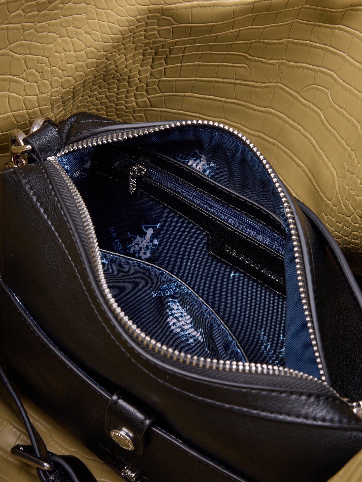 Womens Axtell Reversible Shopping Bag in Black