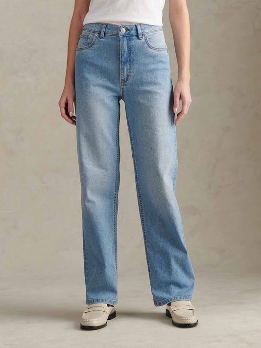 Womens Straight Fit Jean Light Blue Wash