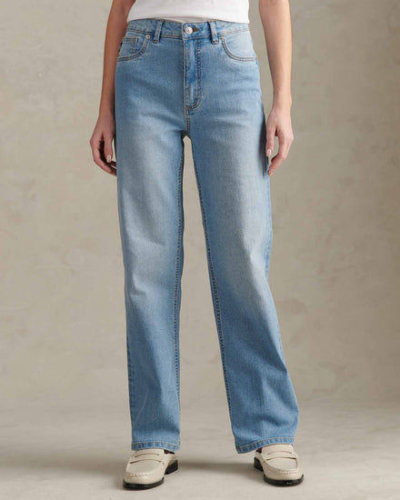 Womens Straight Fit Jean Light Blue Wash