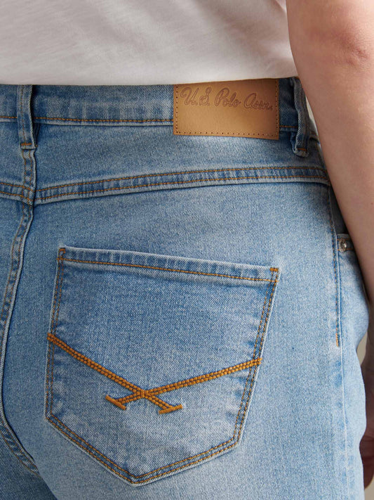 Womens Straight Fit Jean Light Blue Wash