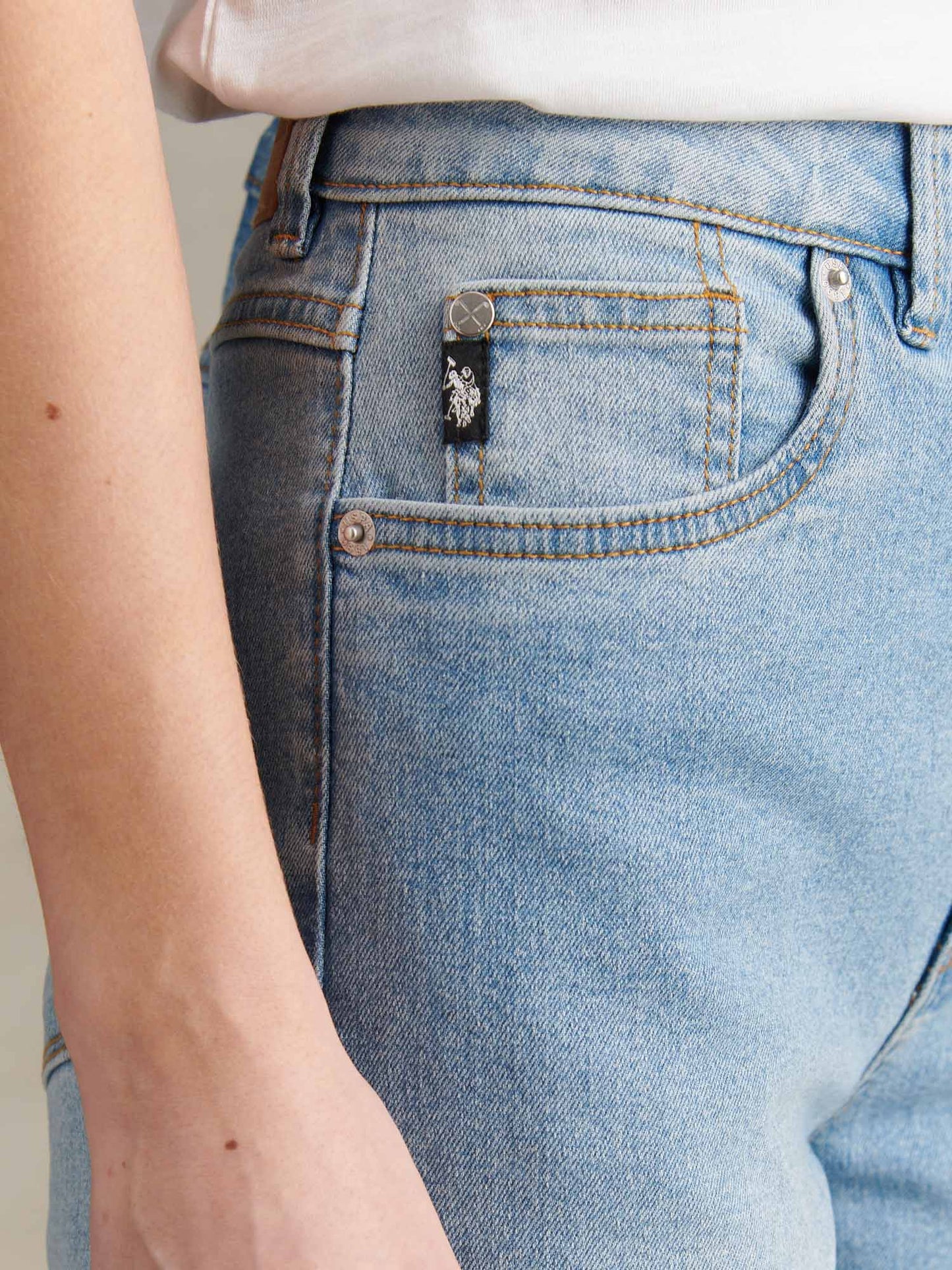 Womens Straight Fit Jean Light Blue Wash