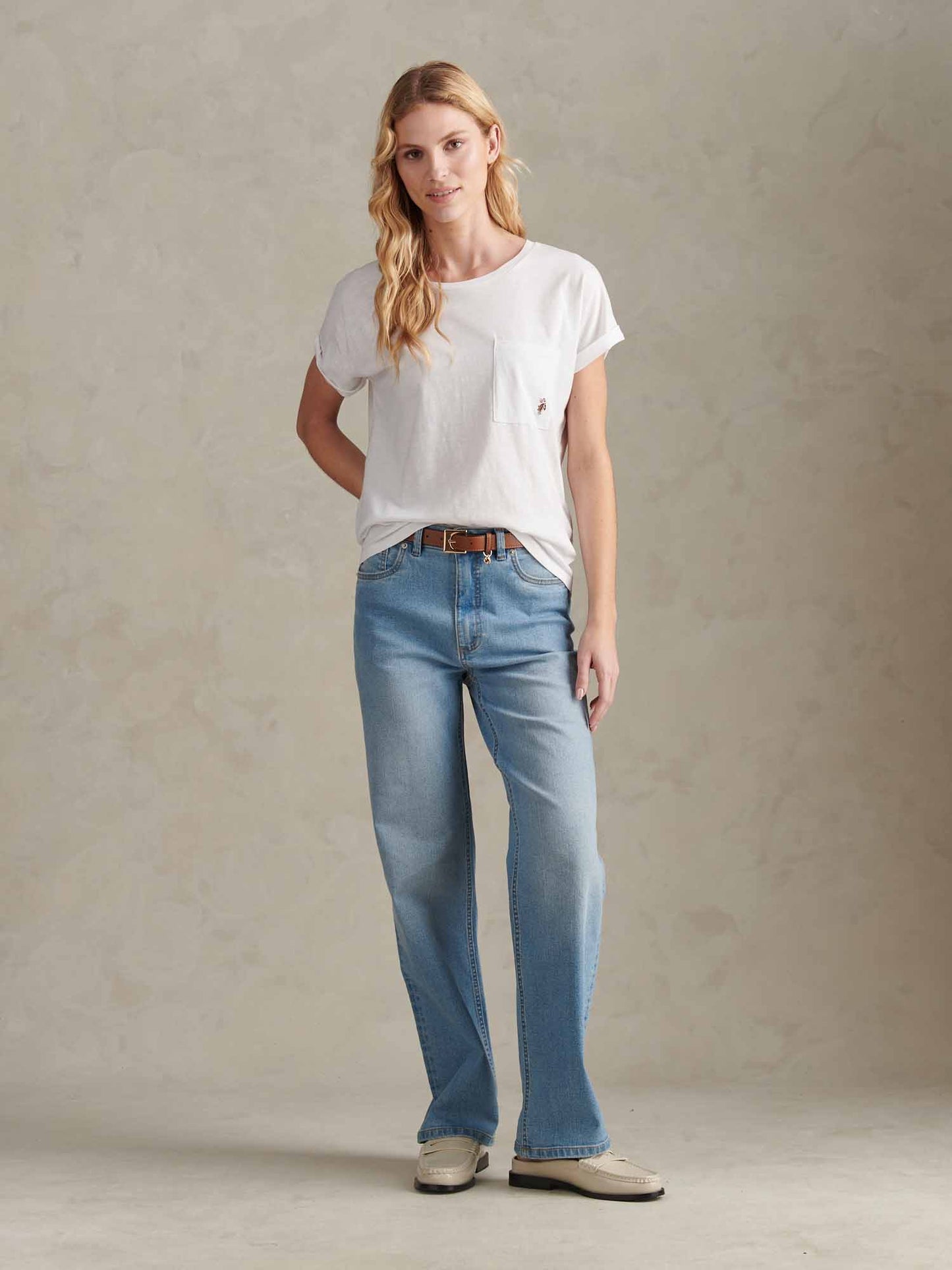 Womens Straight Fit Jean Light Blue Wash