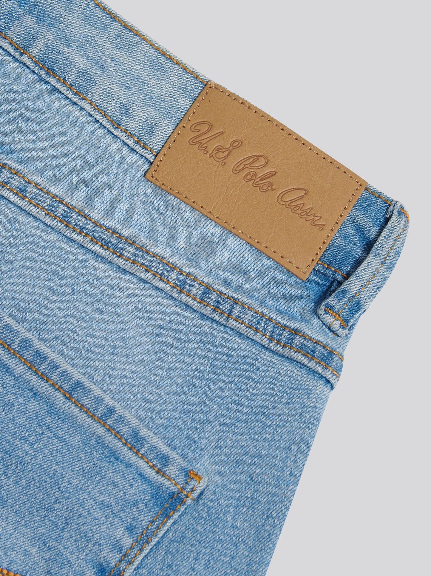 Womens Straight Fit Jean Light Blue Wash