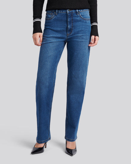 Womens Straight Fit Jean in Mid Wash