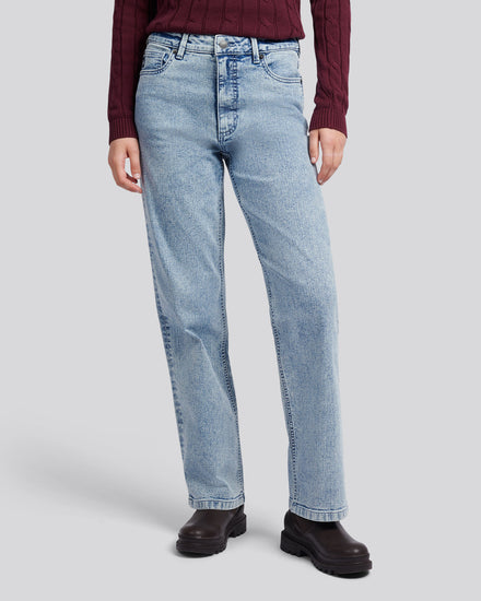 Womens Straight Fit Jean in Super Bleach Blue