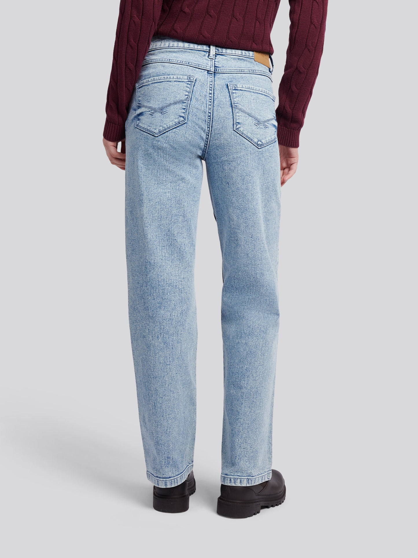 Womens Straight Fit Jean in Super Bleach Blue