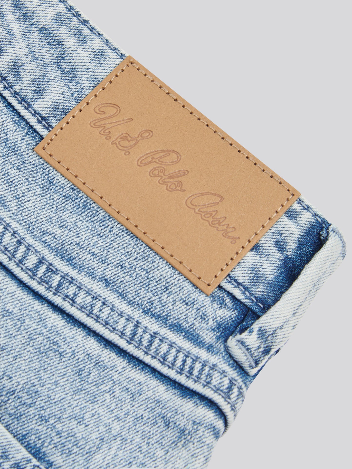 Womens Straight Fit Jean in Super Bleach Blue