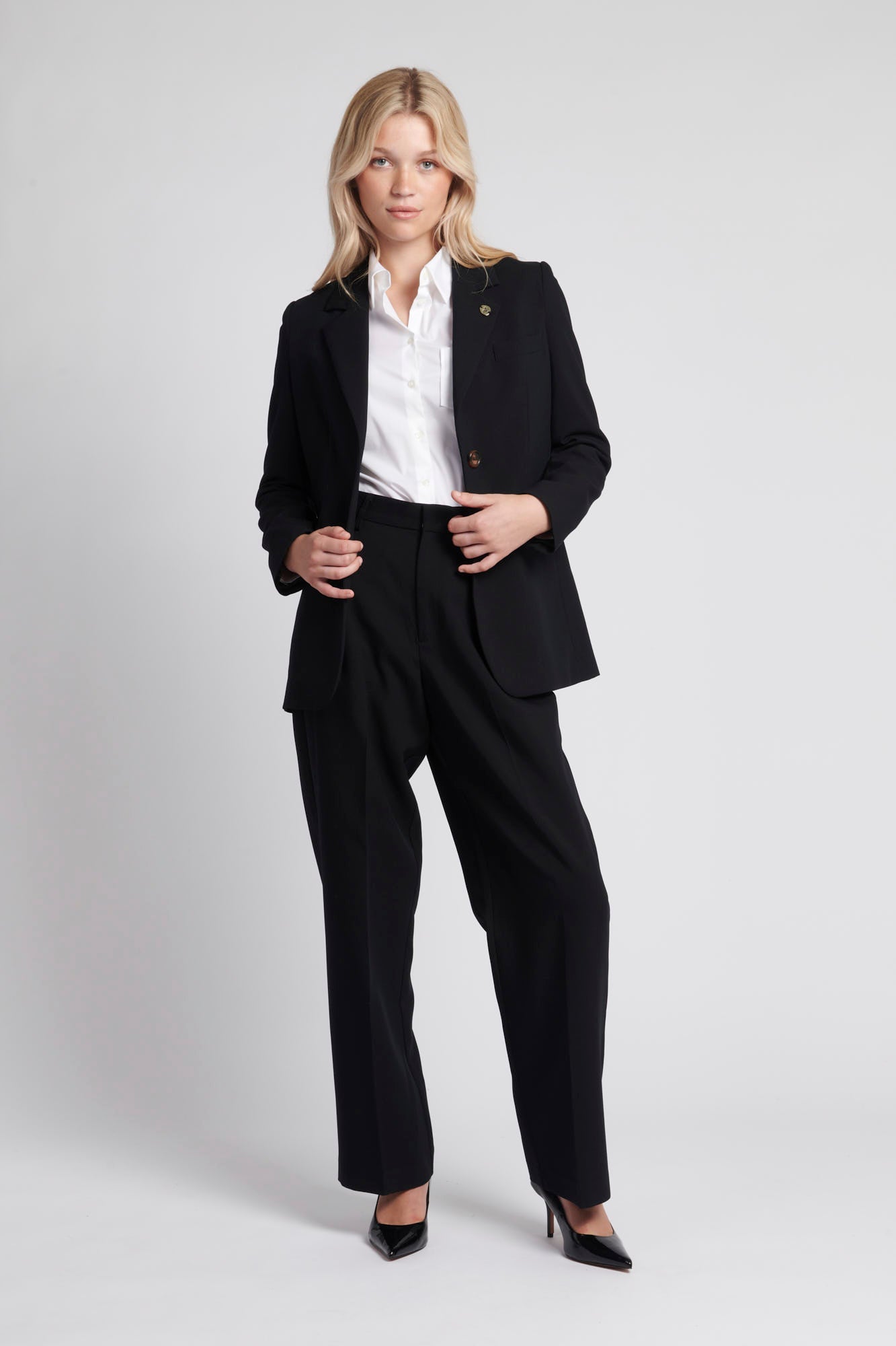 Womens Smart Straight Leg Trouser in Black