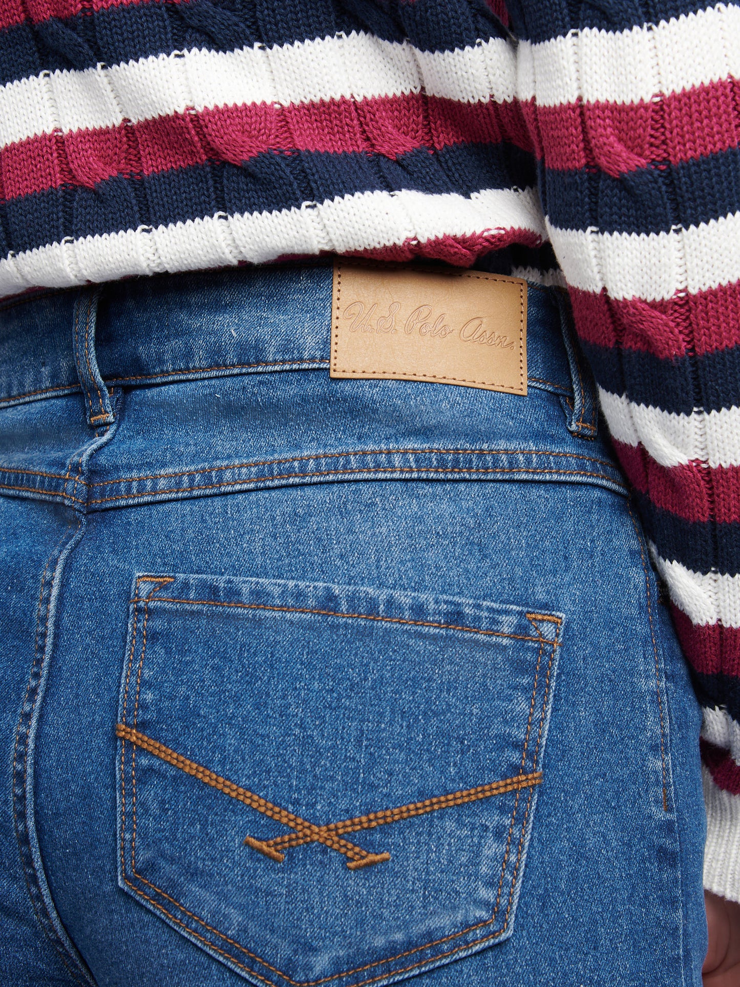 Womens Wide Fit Jean in Mid Wash