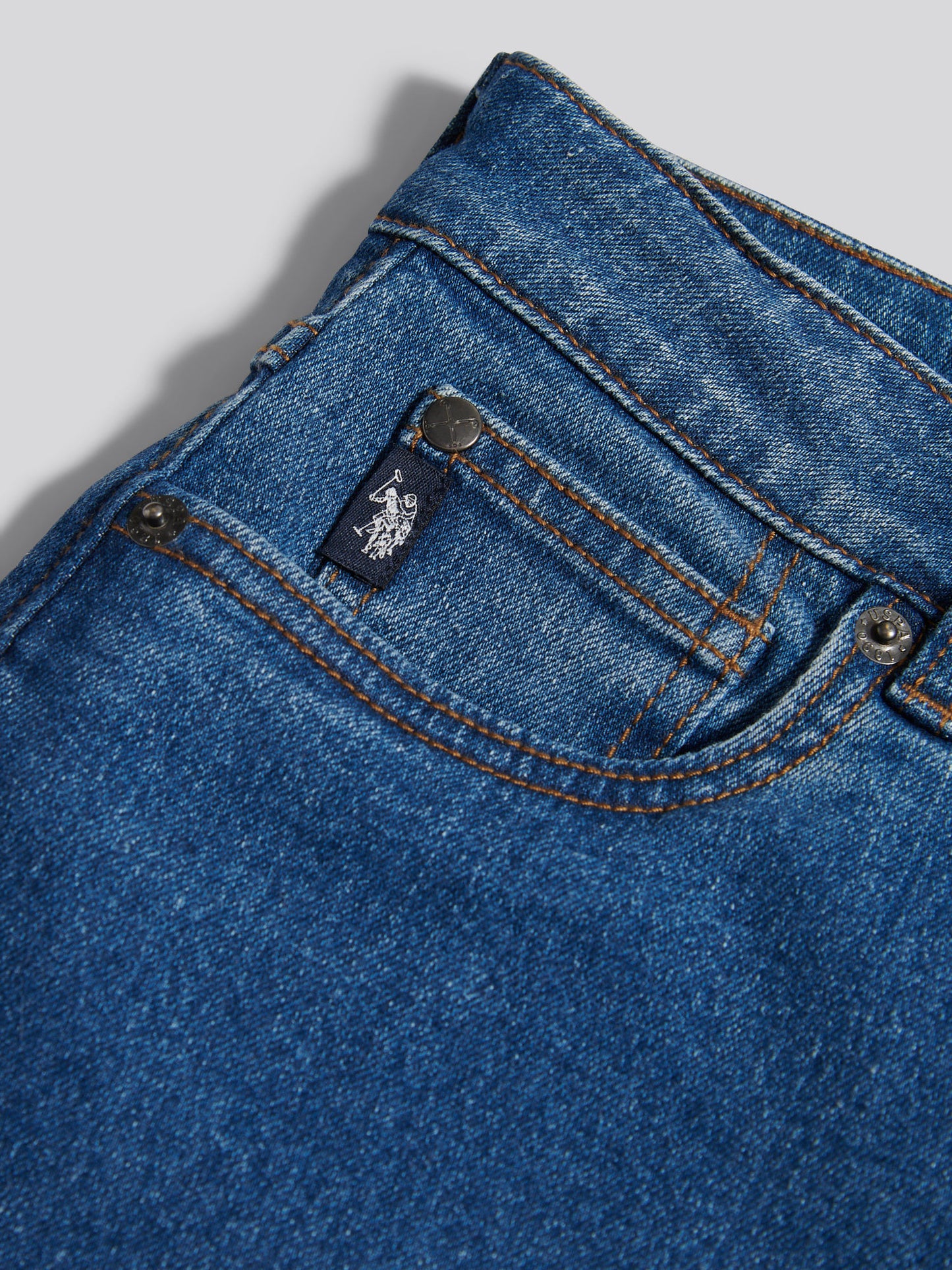 Womens Wide Fit Jean in Mid Wash