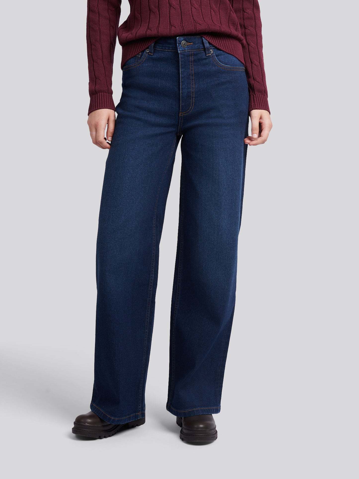 Womens Wide Fit Jean in Dark Blue Wash