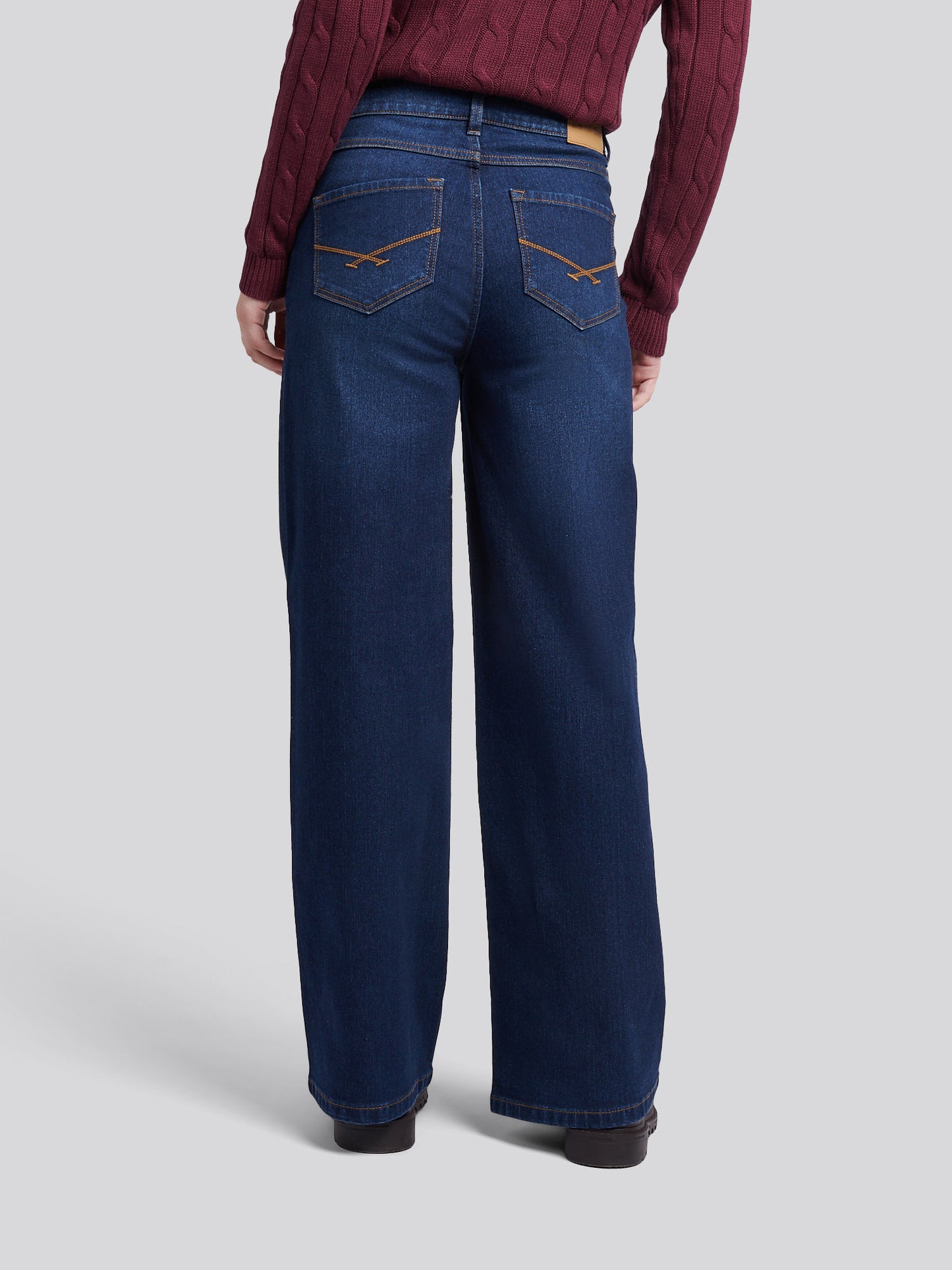Womens Wide Fit Jean in Dark Blue Wash